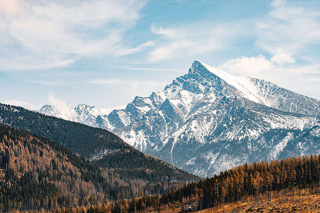 8K अल्ट्रा एचडी क्रिवन टाट्रा पर्वत वॉलपेपर