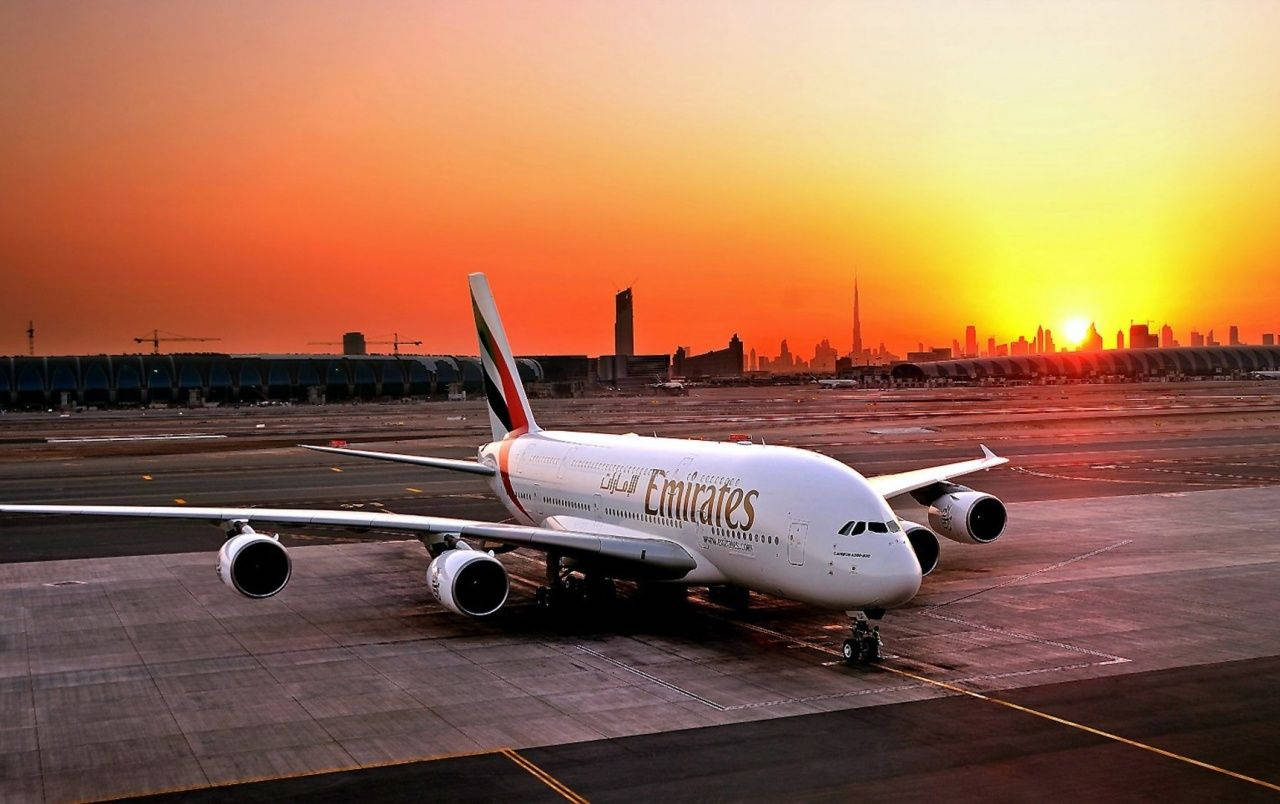 एमिरेट्स A380 और मनोरम सूर्यास्त वॉलपेपर