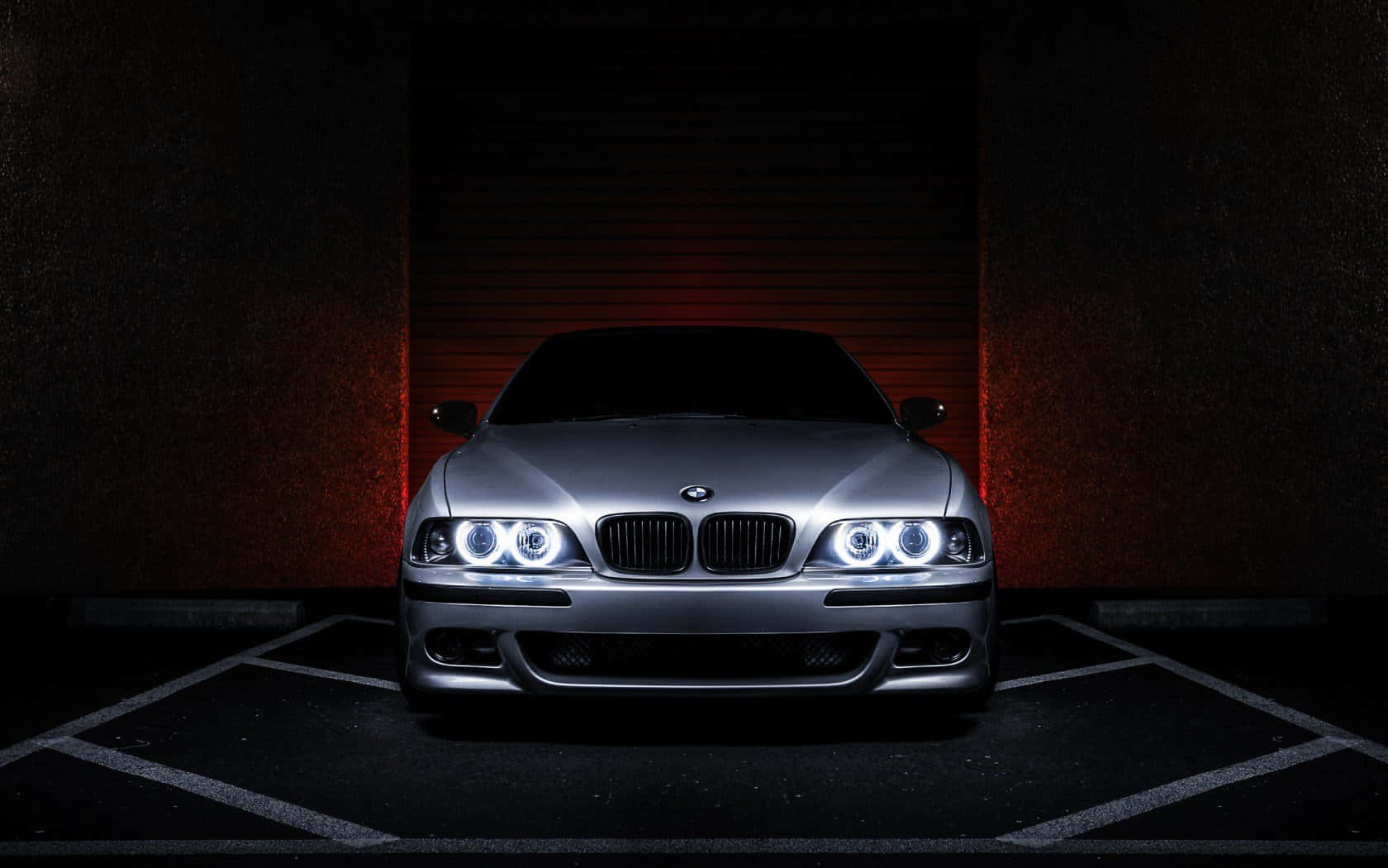 कूल सिल्वर BMW वॉलपेपर