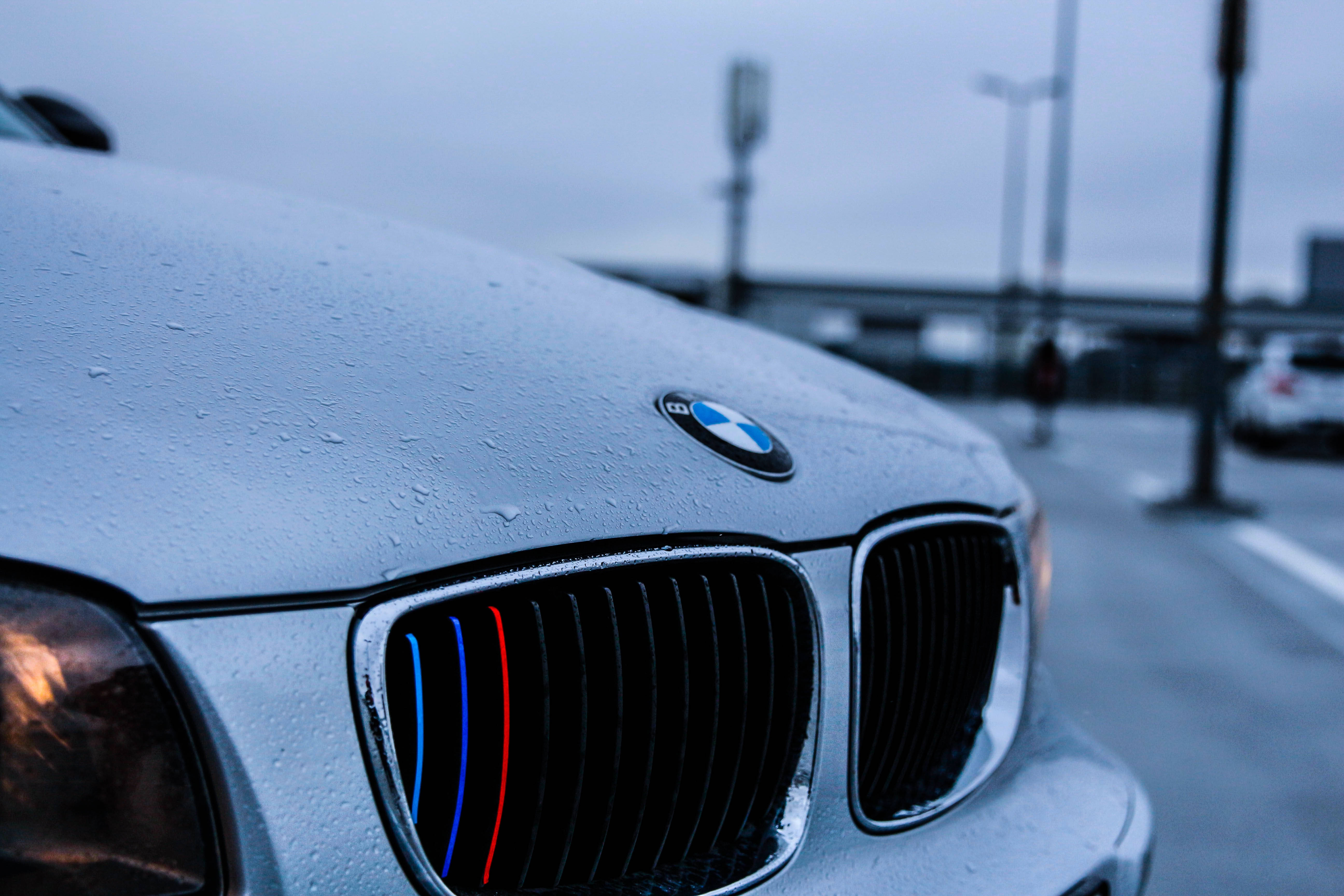 "BMW अनुभव - शक्ति और विलासिता का अवतार" वॉलपेपर