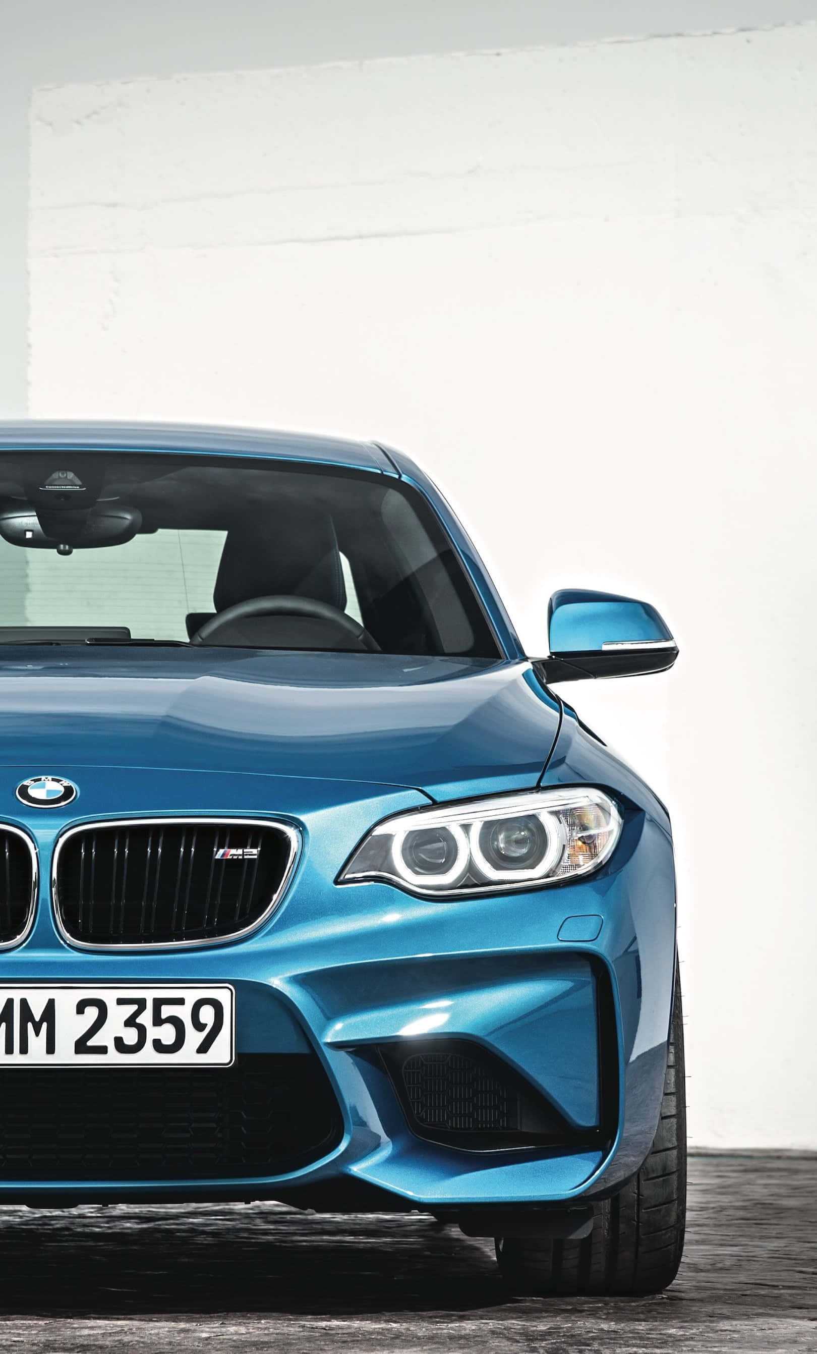 स्टाइलिश BMW iPhone वॉलपेपर आकर्षक स्पोर्ट्स कार और लोगो के साथ वॉलपेपर