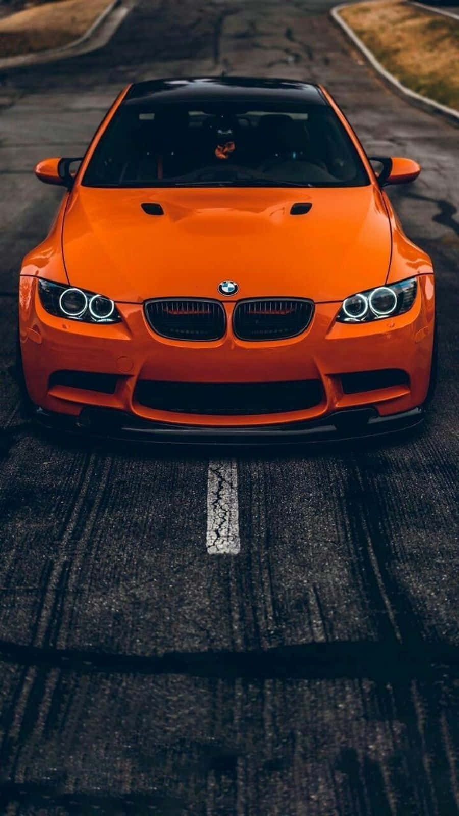 कूल ऑरेंज BMW वॉलपेपर