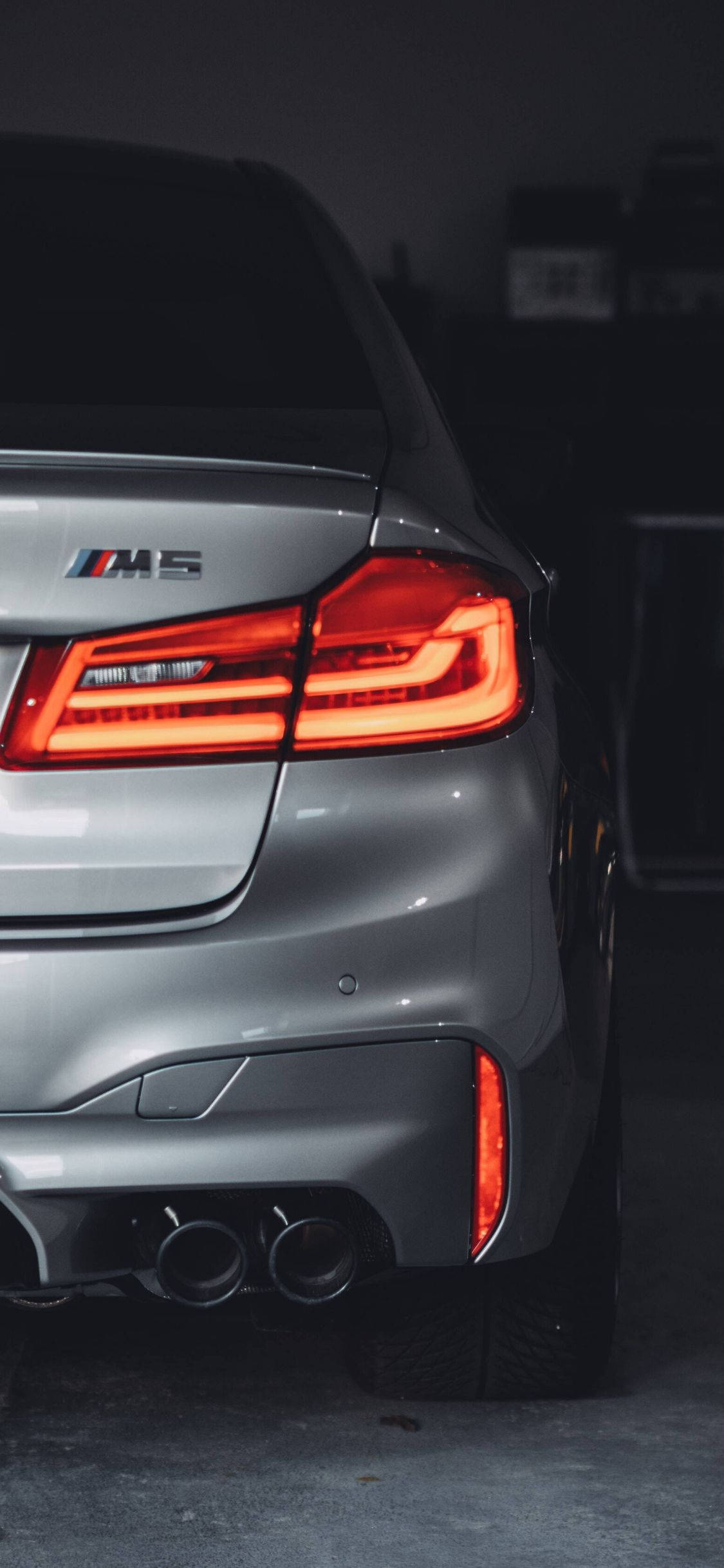 ग्रे BMW M5 कार आईफोन वॉलपेपर