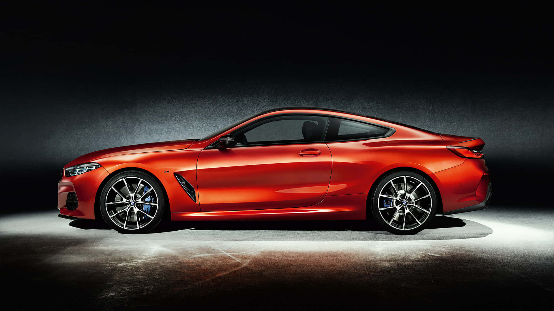 BMW M8 साइड प्रोफाइल 1920x1080 M सीरीज बैकग्राउंड वॉलपेपर