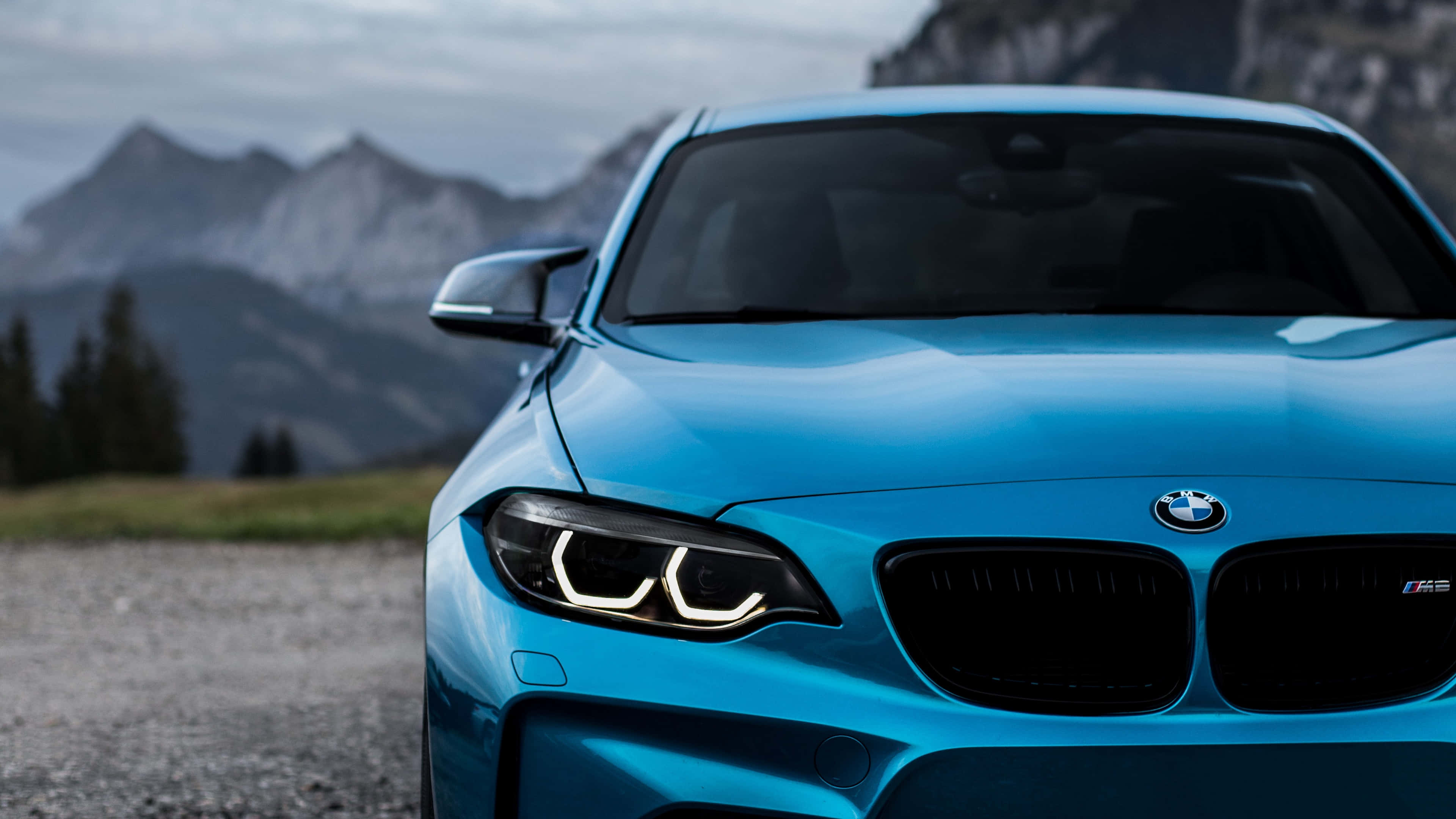 स्पोर्टी और एलिगेंट BMW वॉलपेपर