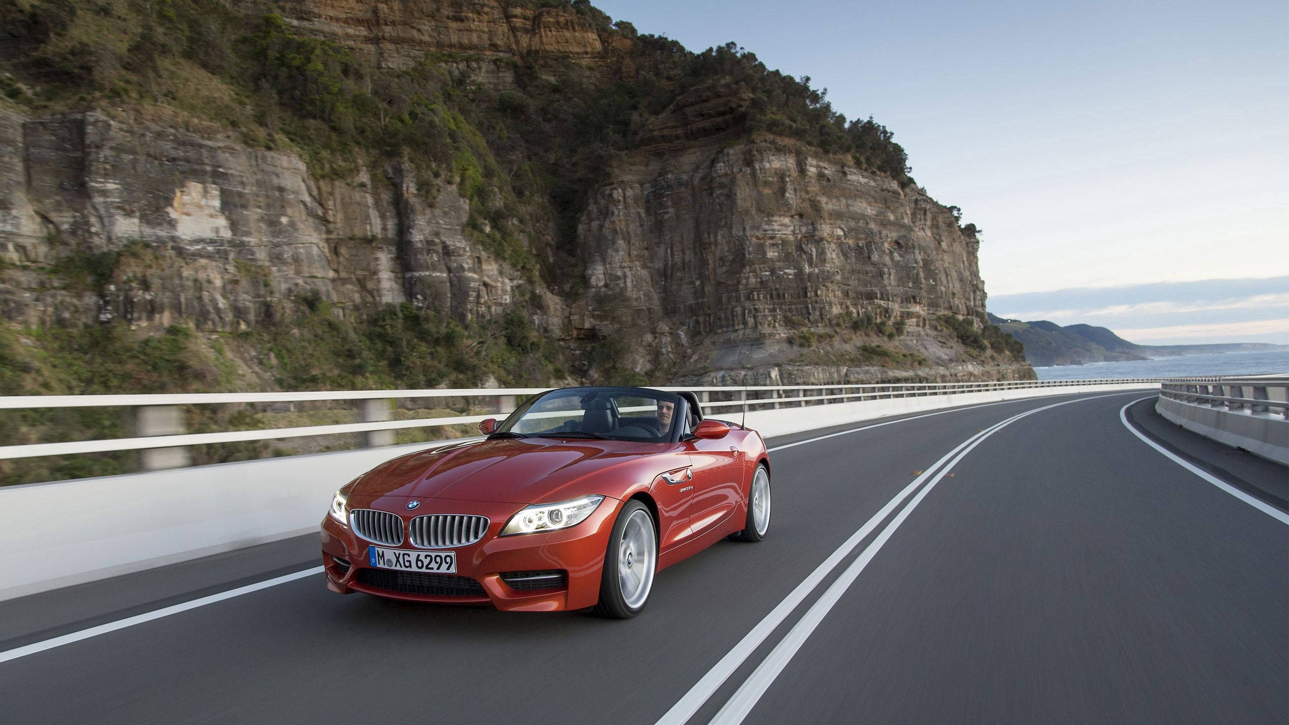 डार्क ऑरेंज BMW Z4 वॉलपेपर