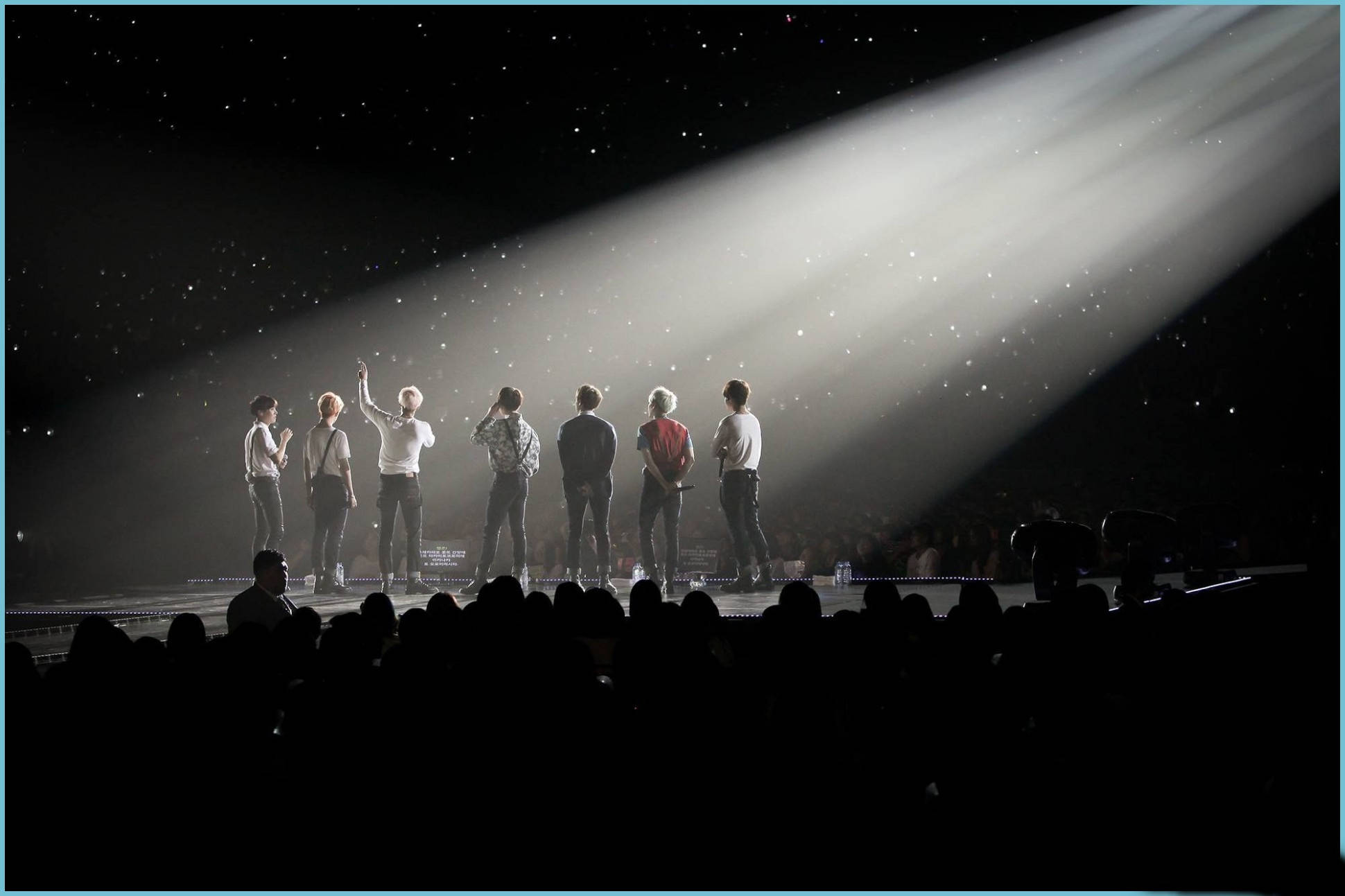 Bts 2021 डेस्कटॉप कॉन्सर्ट स्पॉटलाइट वॉलपेपर