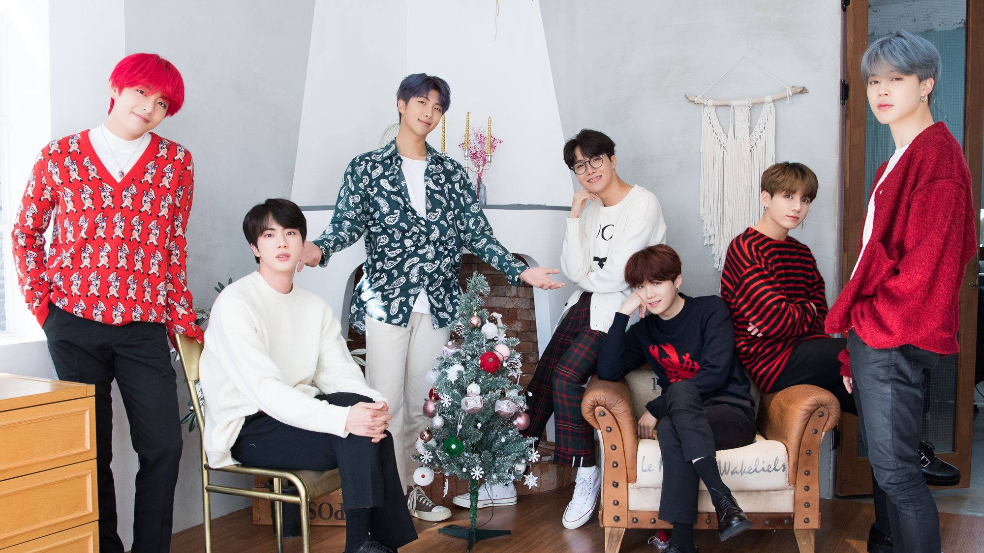 BTS डेस्कटॉप क्रिसमस ट्री वॉलपेपर