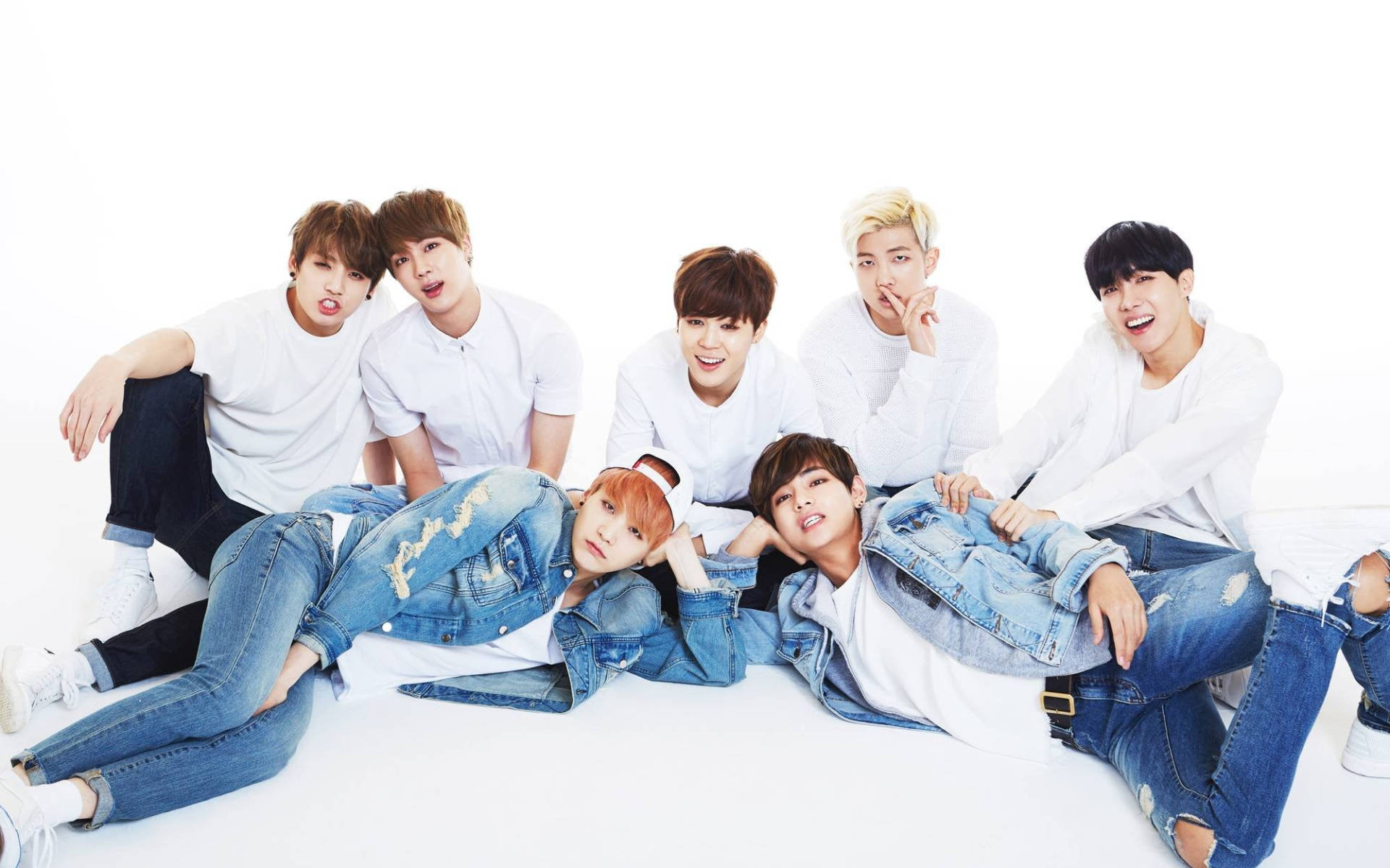 BTS ग्रुप फोटो जींस में वॉलपेपर