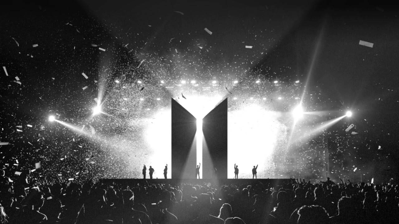BTS कॉन्सर्ट विद BTS लोगो सिल्हूट वॉलपेपर