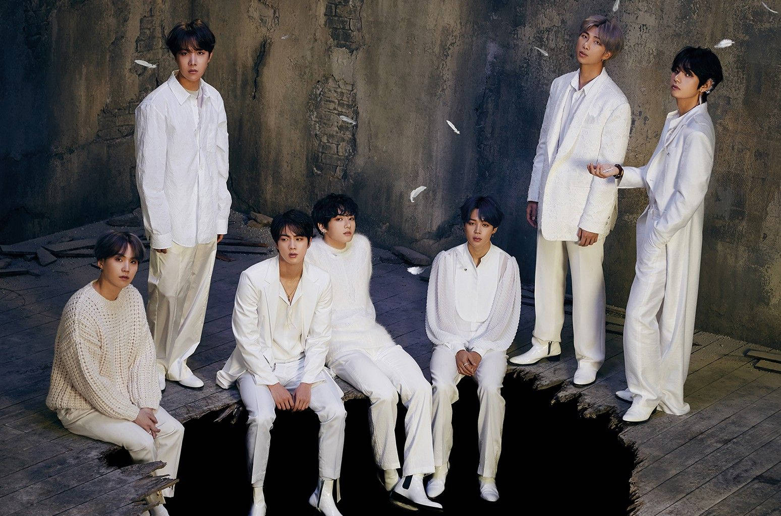 BTS गड्ढे के पास डेस्कटॉप बैकग्राउंड वॉलपेपर