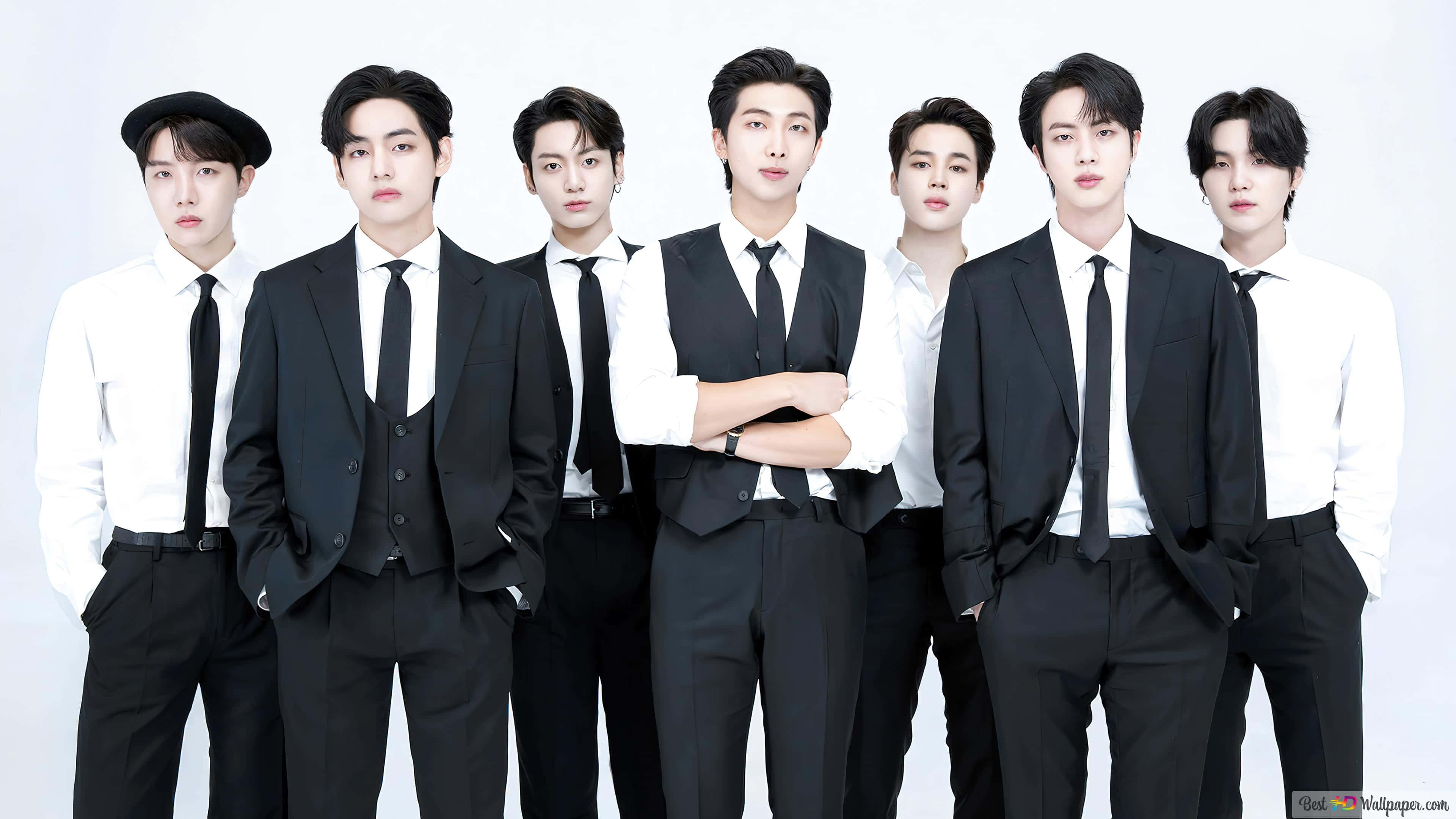 BTS फोटोशूट ब्लैक एंड व्हाइट फॉर्मल वॉलपेपर