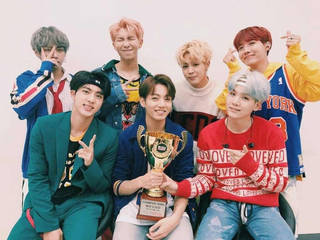 BTS ट्रॉफी डेस्कटॉप वॉलपेपर