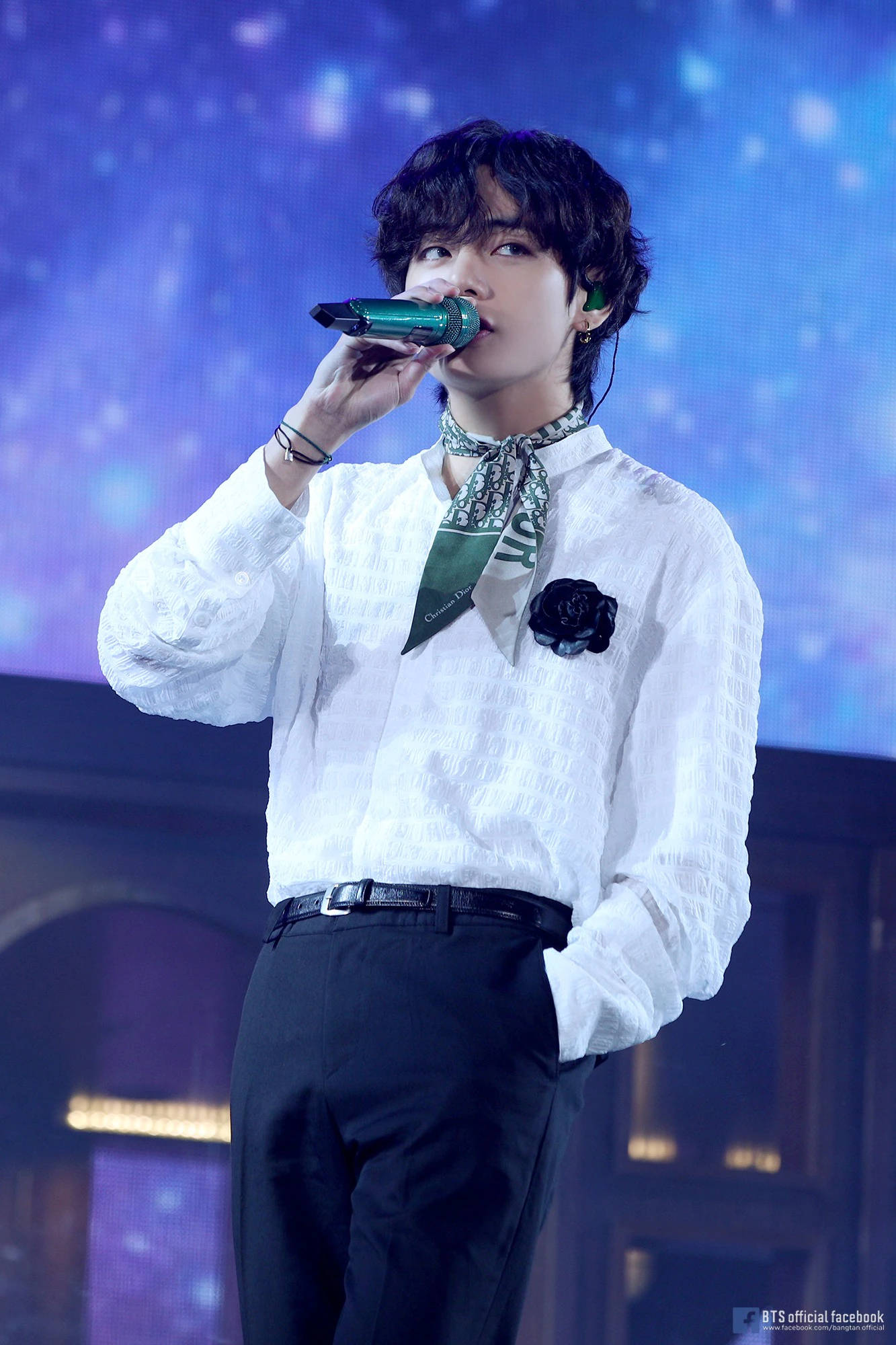BTS V Dior स्कार्फ वॉलपेपर