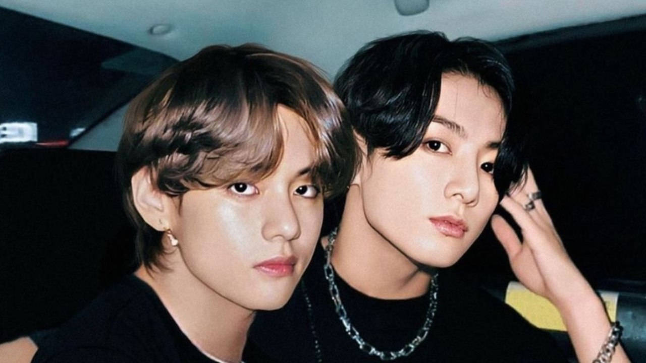 BTS V जंगकुक कार में वॉलपेपर