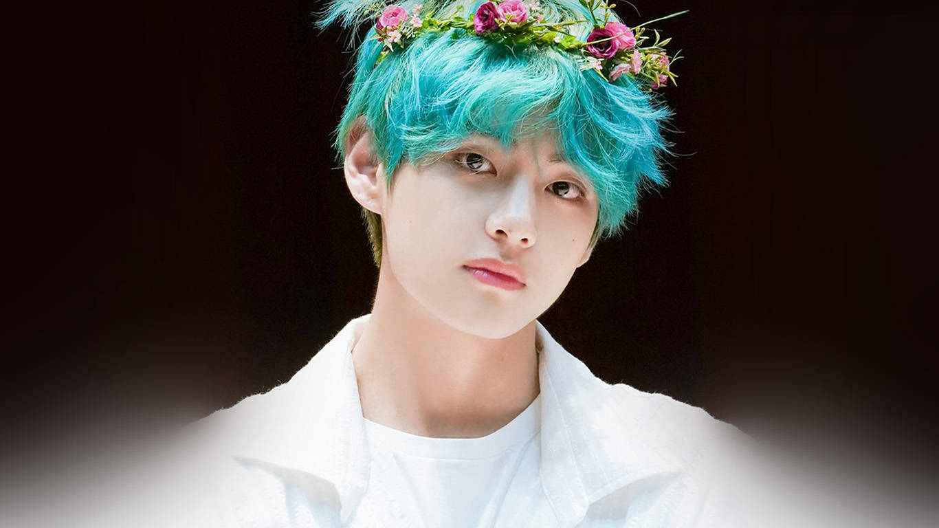 BTS V फूलों का ताज वॉलपेपर