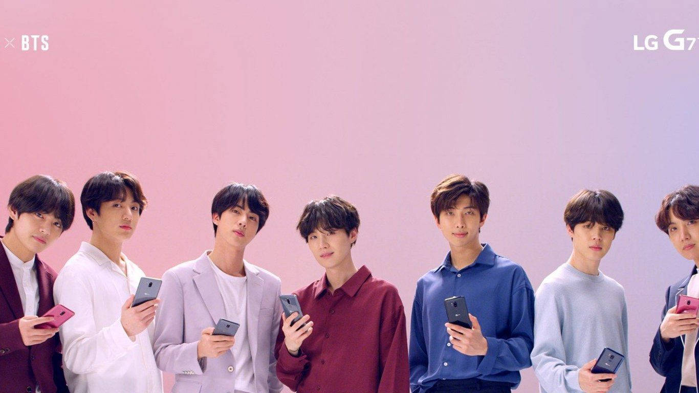 BTS के हाथों में LG फोन और लैपटॉप वॉलपेपर