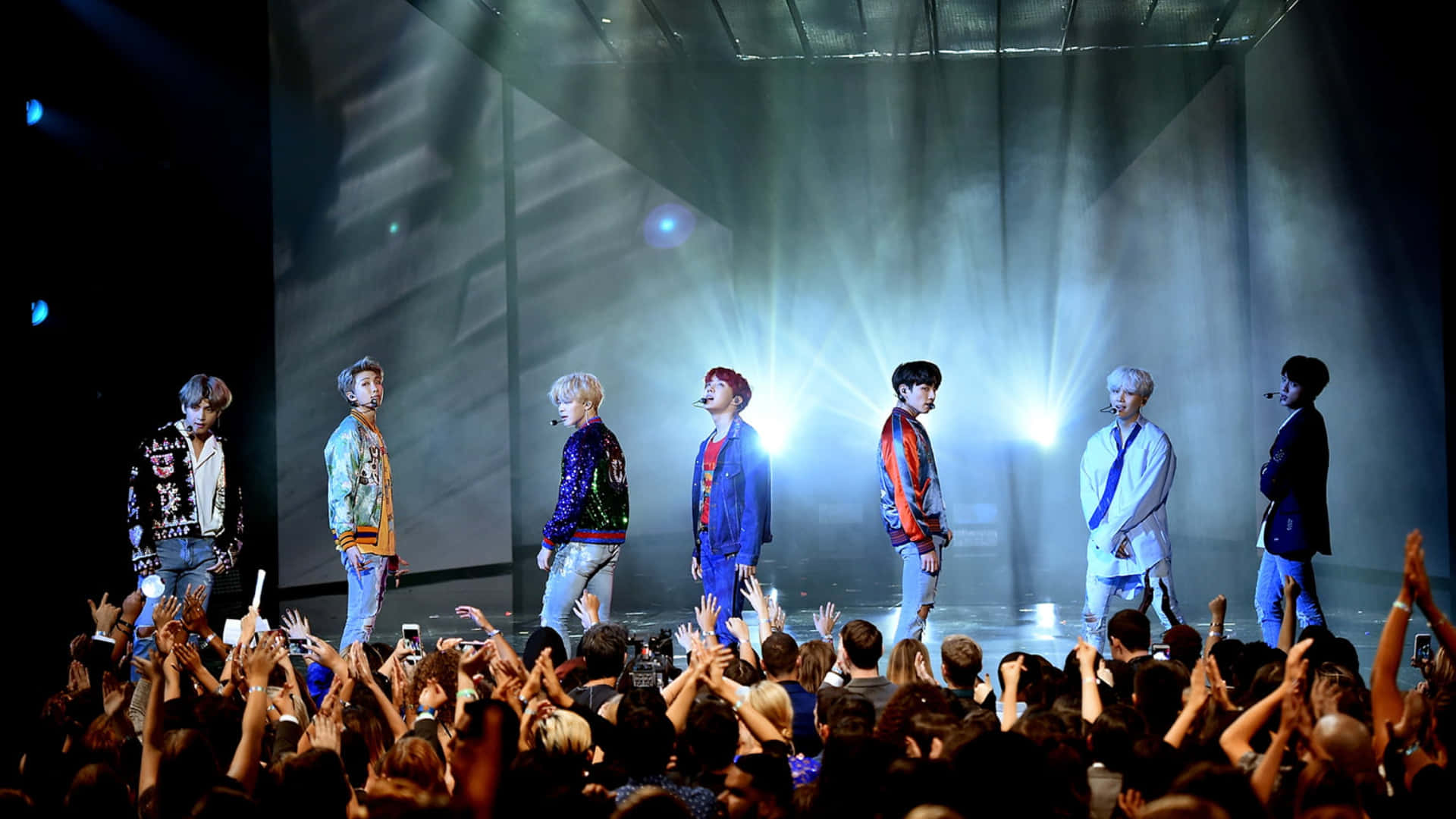 BTS कोरियन बॉय बैंड कॉन्सर्ट स्टेज बैकग्राउंड वॉलपेपर