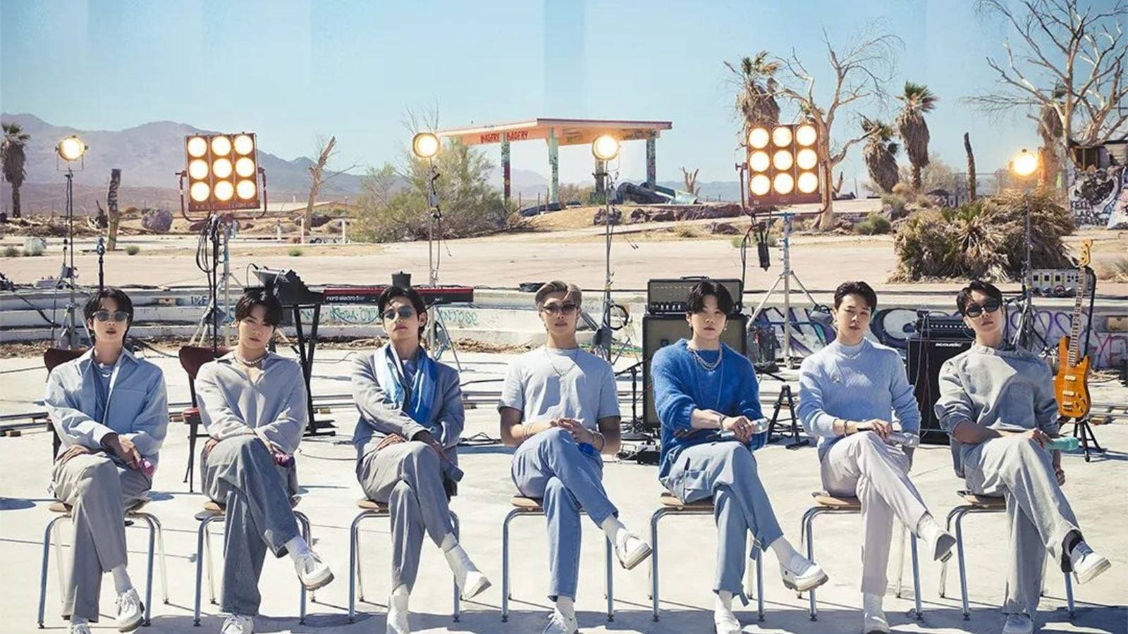 BTS वाद्ययंत्रों के साथ डेस्कटॉप वॉलपेपर