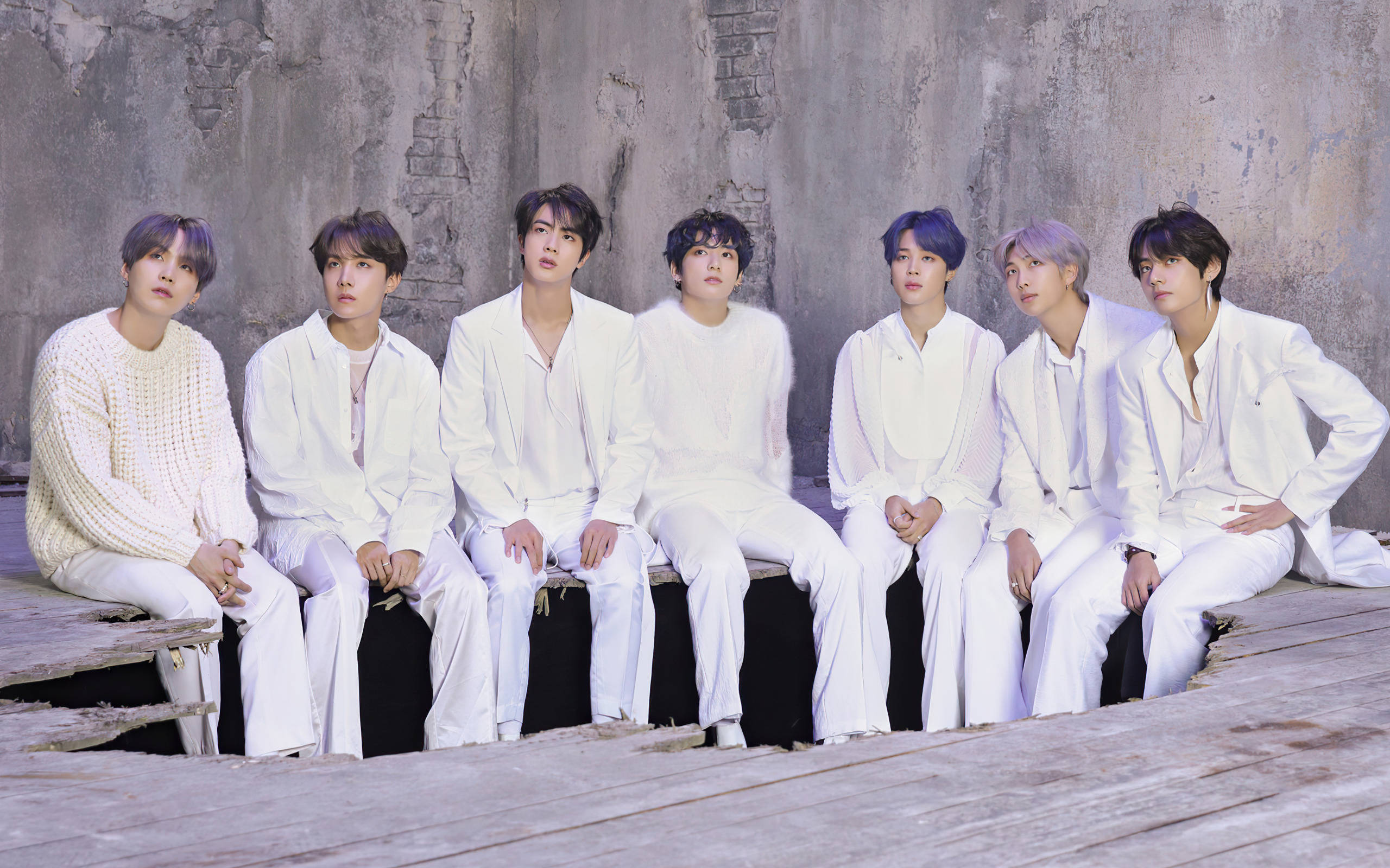 BTS समूह फोटो क्षतिग्रस्त फर्श पर वॉलपेपर