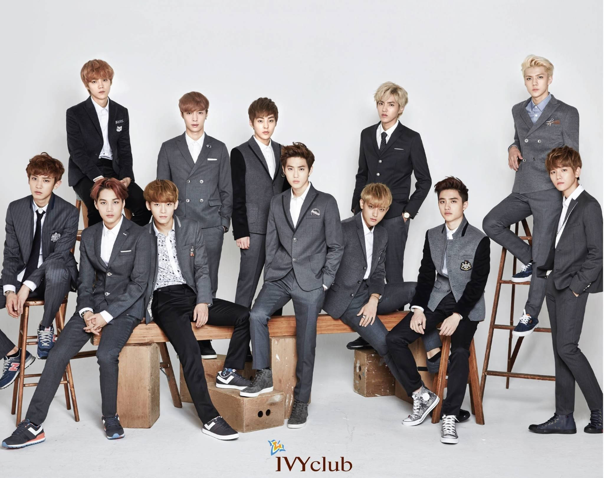 EXO बैंड आइवी क्लब यूनिफॉर्म में वॉलपेपर