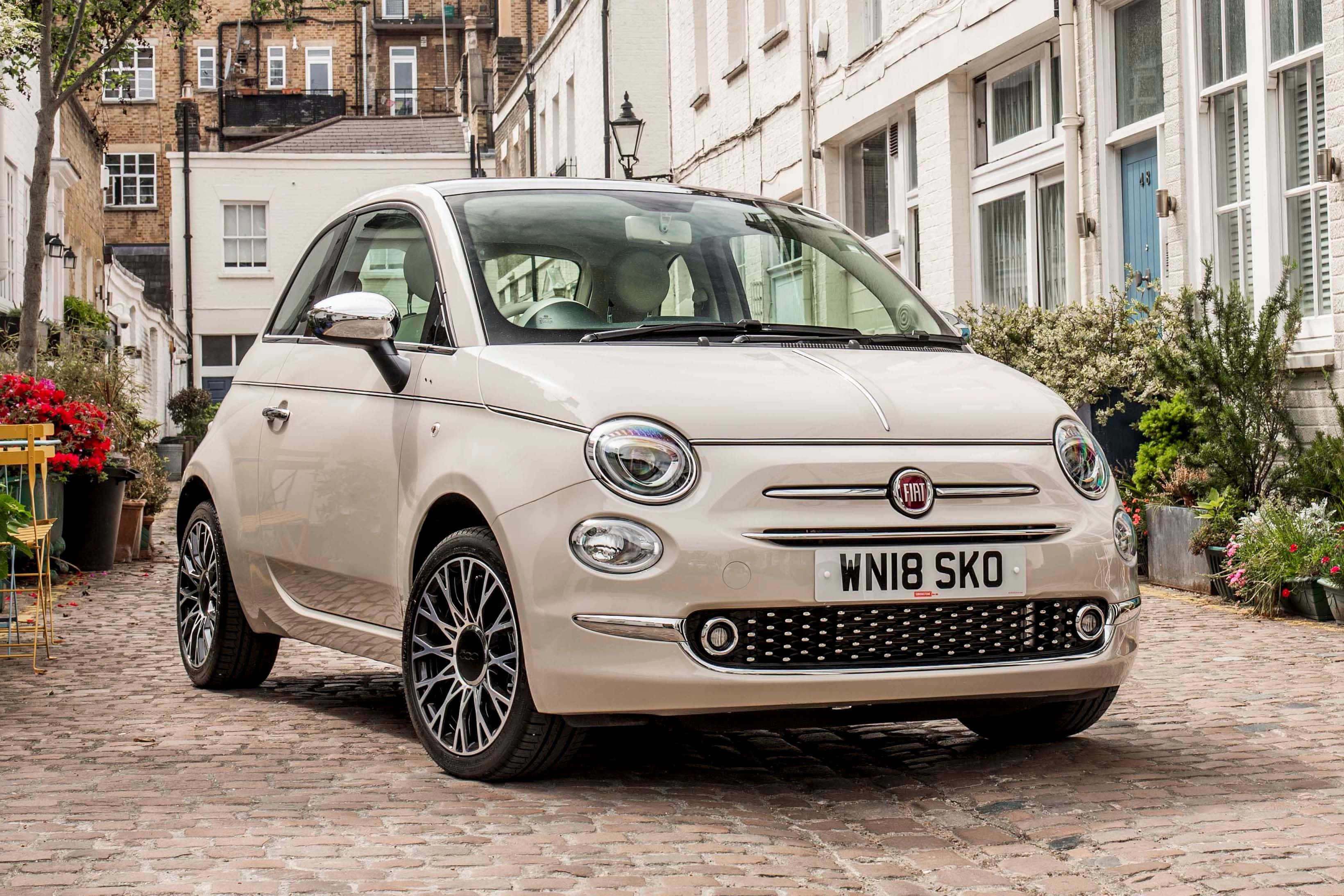 Fiat के साथ दुनिया का अन्वेषण करें वॉलपेपर