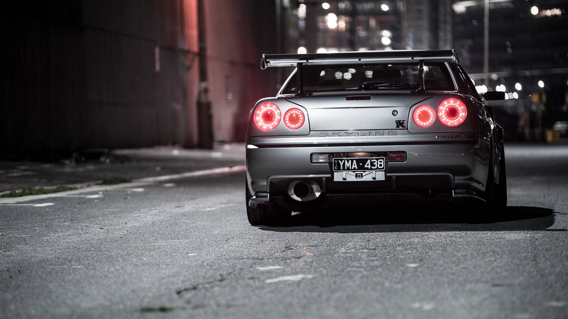 सिल्वर निसान स्काईलाइन GTR R34 वॉलपेपर
