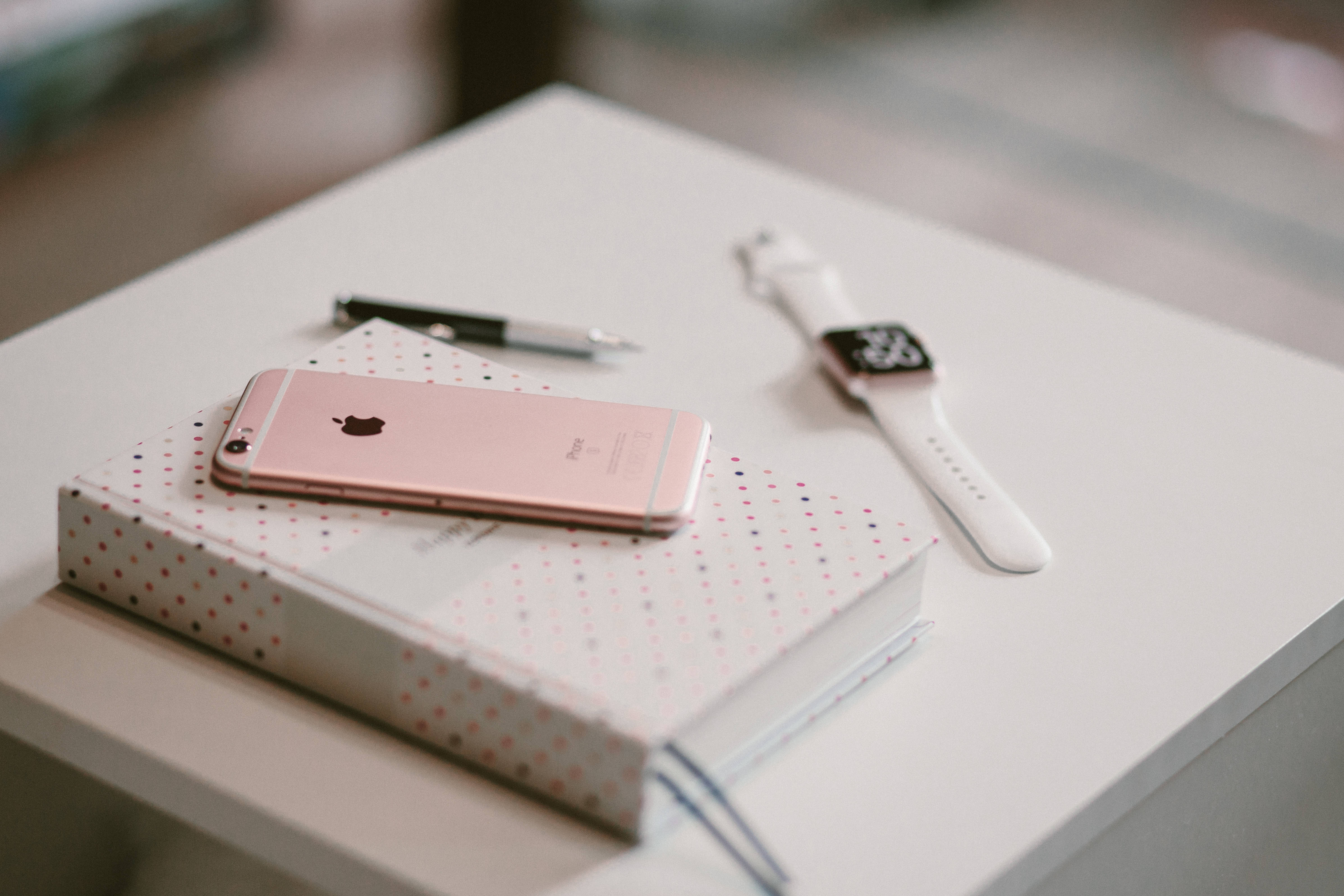 iPhone 6S रोज़ गोल्ड वॉलपेपर