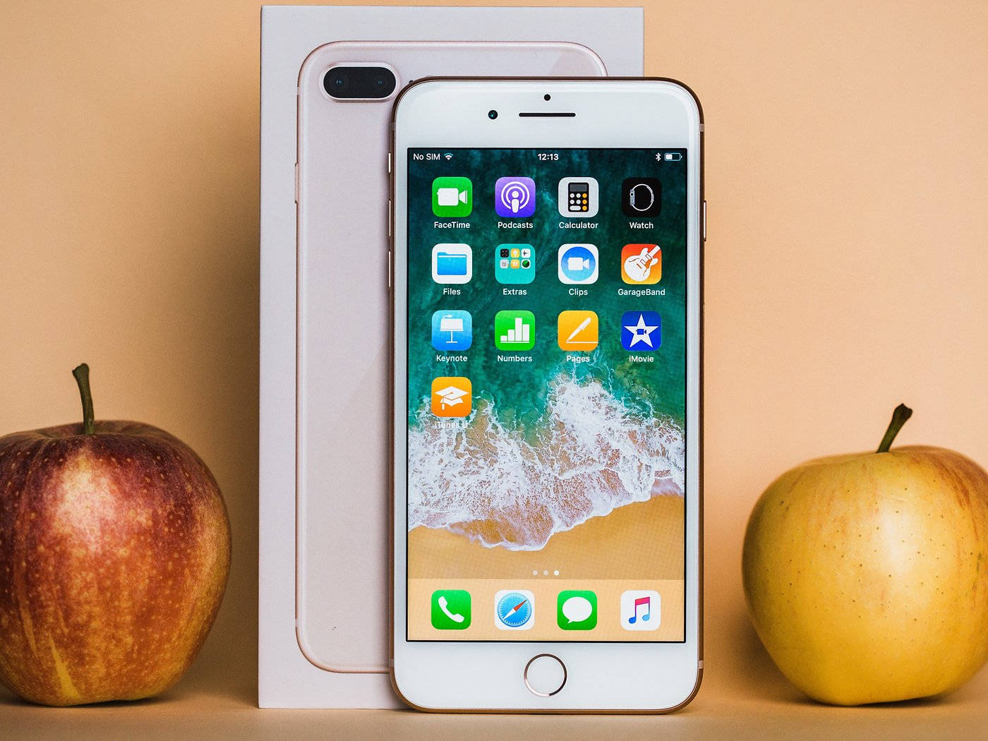 iPhone 8 सेब के साथ वॉलपेपर