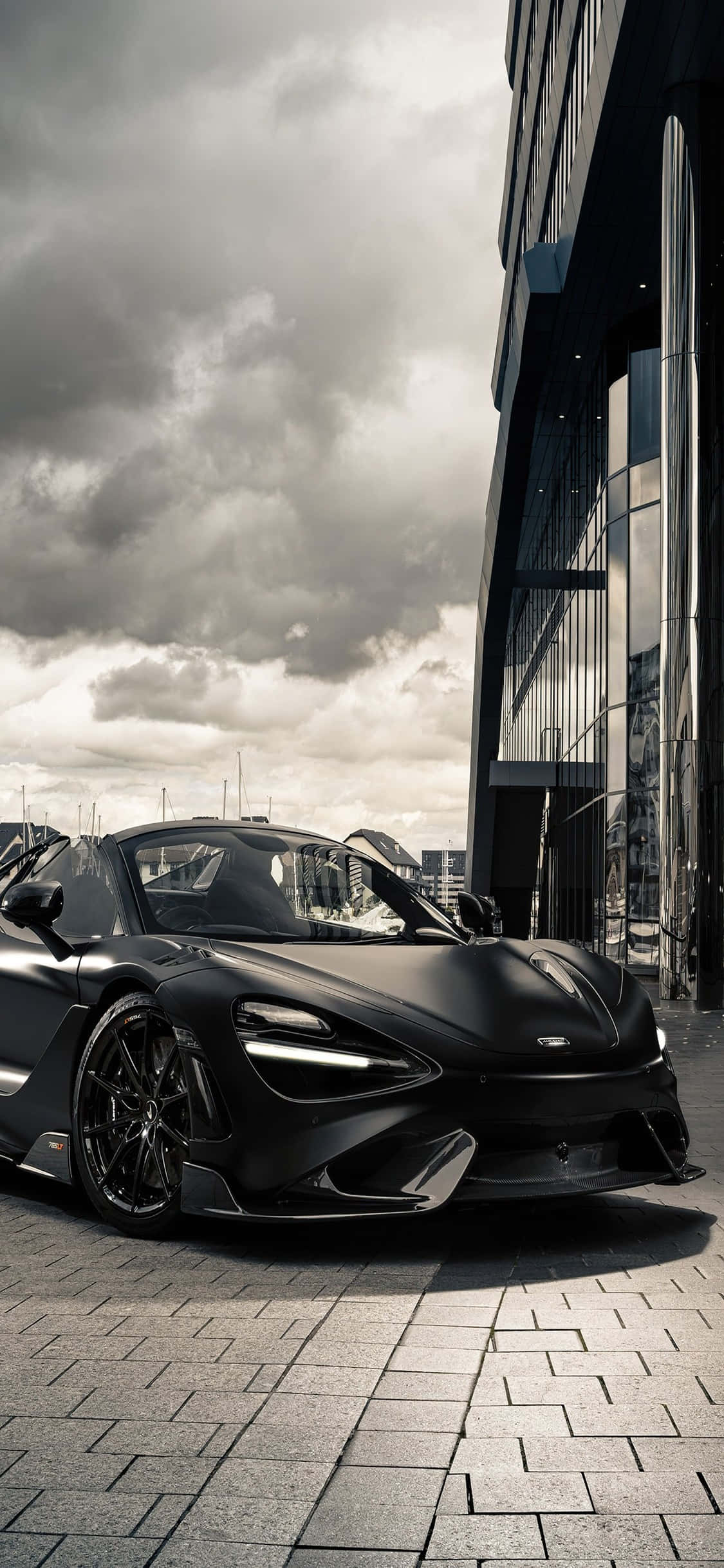 iPhone X McLaren 720s काला और सफेद बैकग्राउंड वॉलपेपर