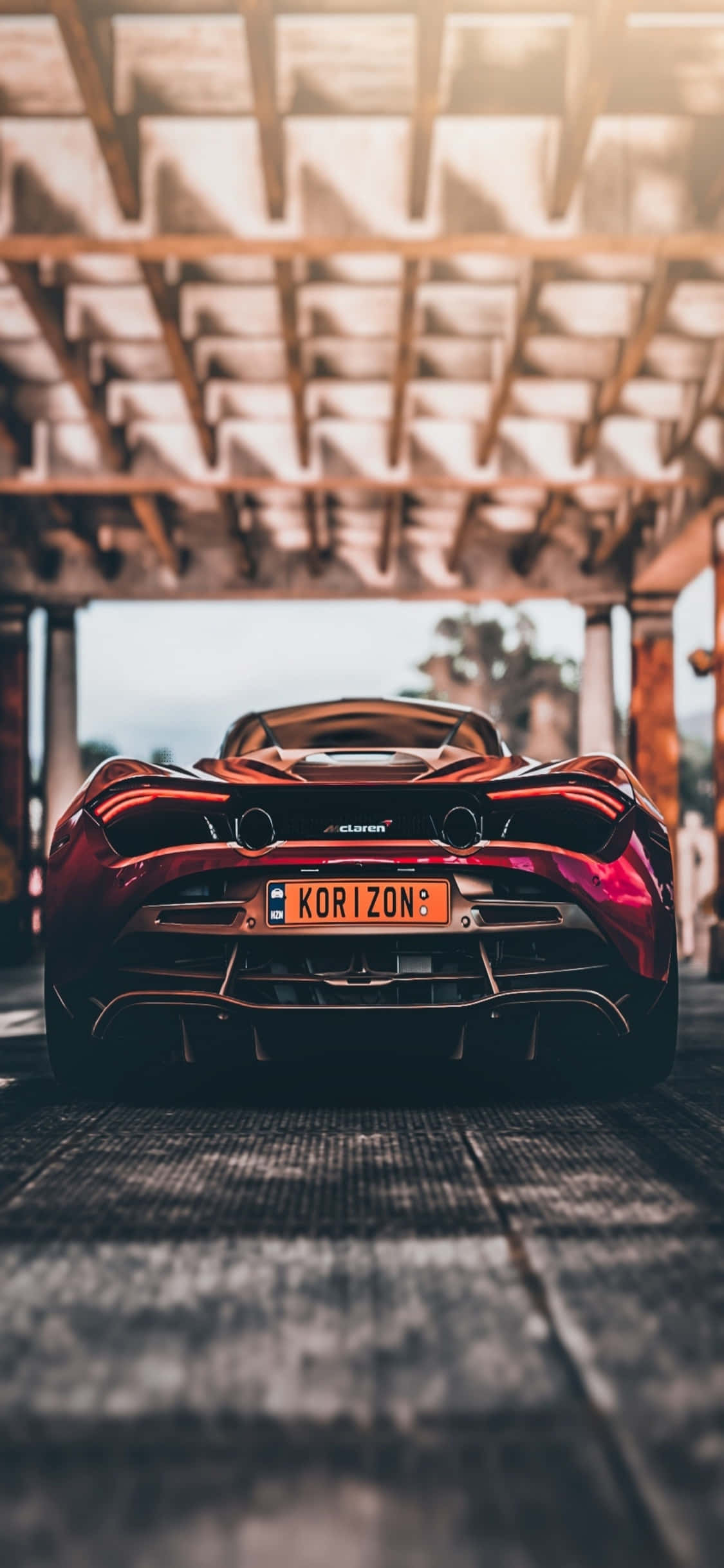 iPhone Xs McLaren 720s के पहिए के पीछे बैठें वॉलपेपर