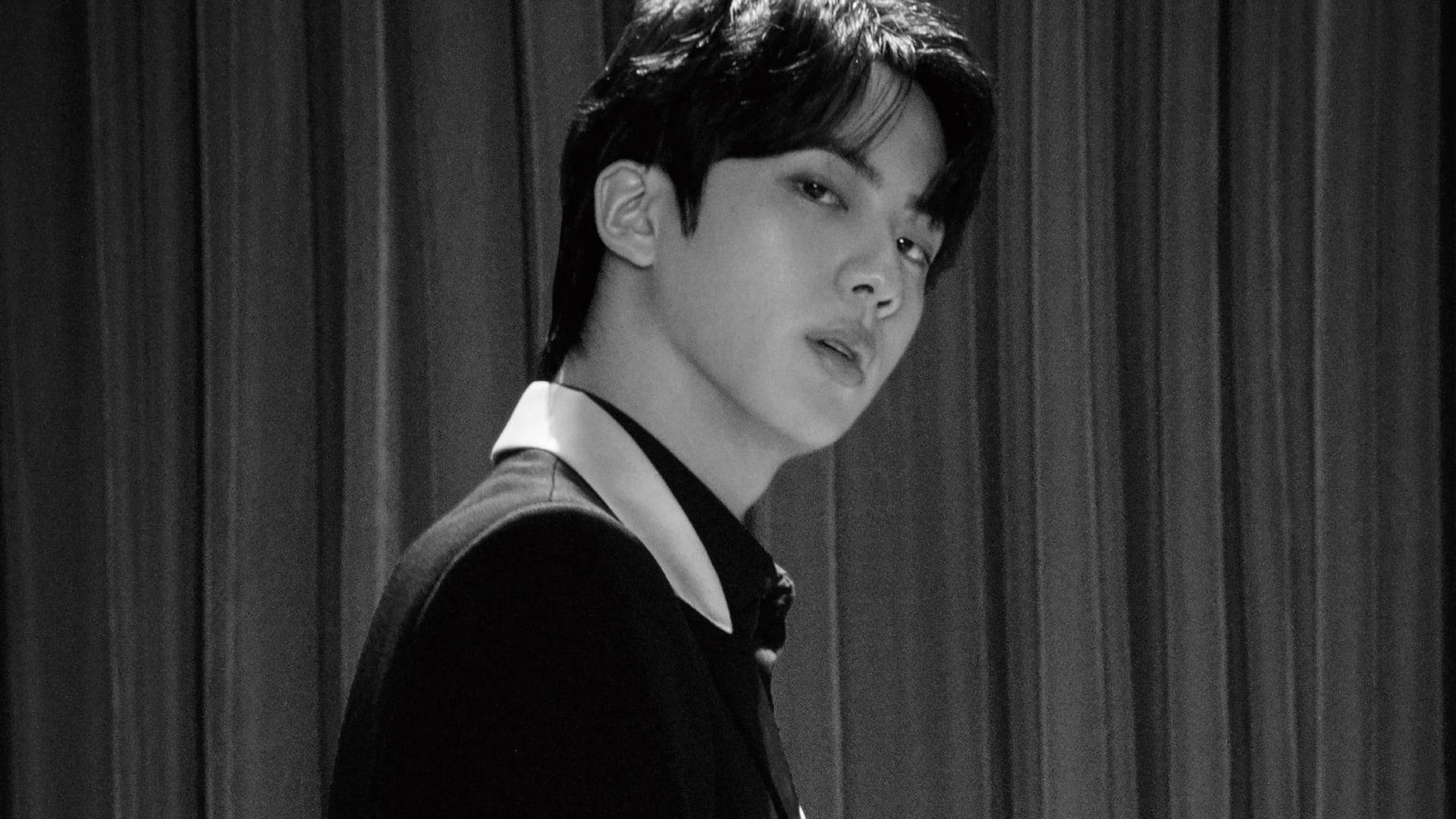 Jin BTS ब्लैक एस्थेटिक वॉलपेपर