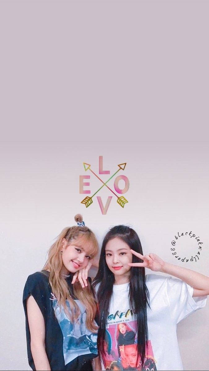 K-Pop बैंड Blackpink की Jennie और Lisa मैचिंग आउटफिट में शानदार दिख रही हैं वॉलपेपर