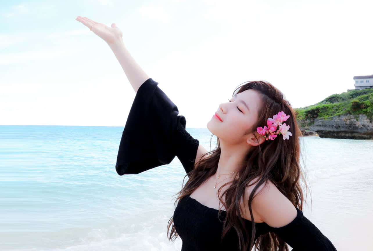 K-pop गर्ल ग्रुप सनसनी Twice का शानदार रेड कार्पेट पर आगमन वॉलपेपर