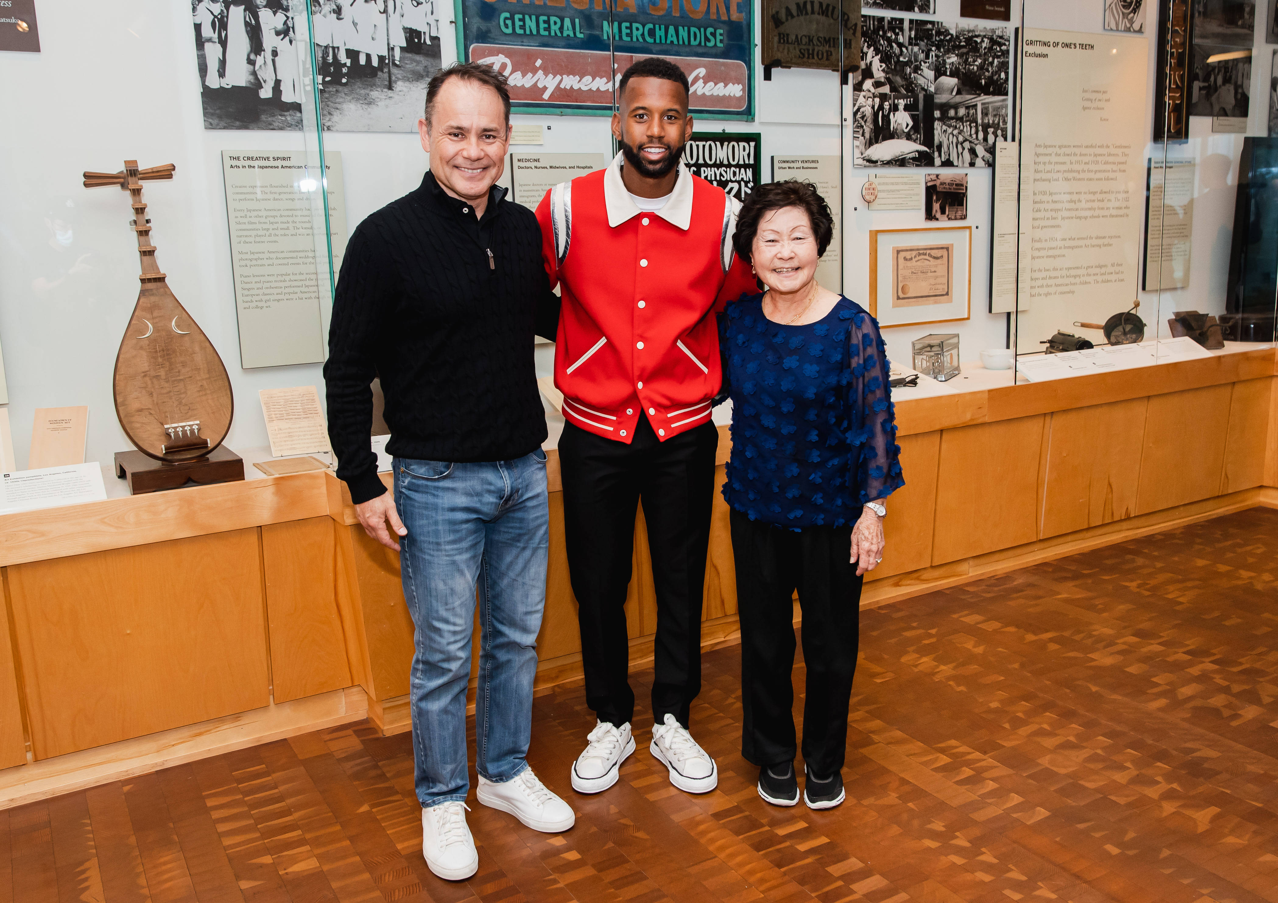 Kellyn Acosta परिवार फोटो लिटिल टोक्यो वॉलपेपर