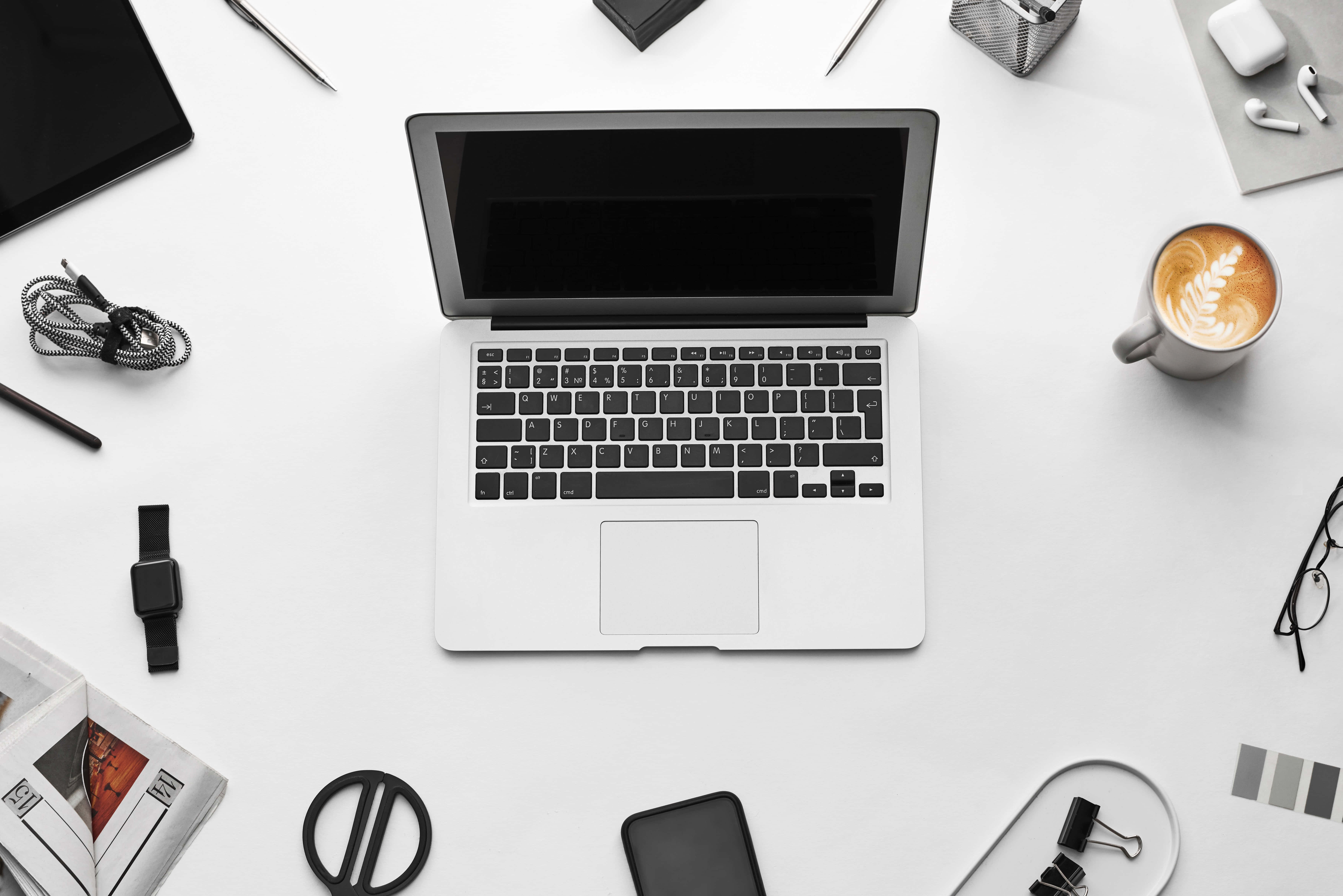 सौंदर्यपूर्ण MacBook एक बेहतरीन सेटिंग में वॉलपेपर