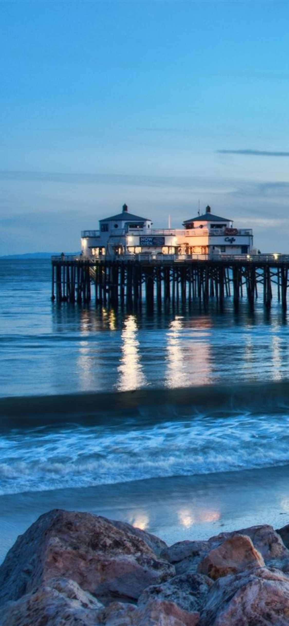 Malibu बीच पर आरामदायक सूर्यास्त वॉलपेपर