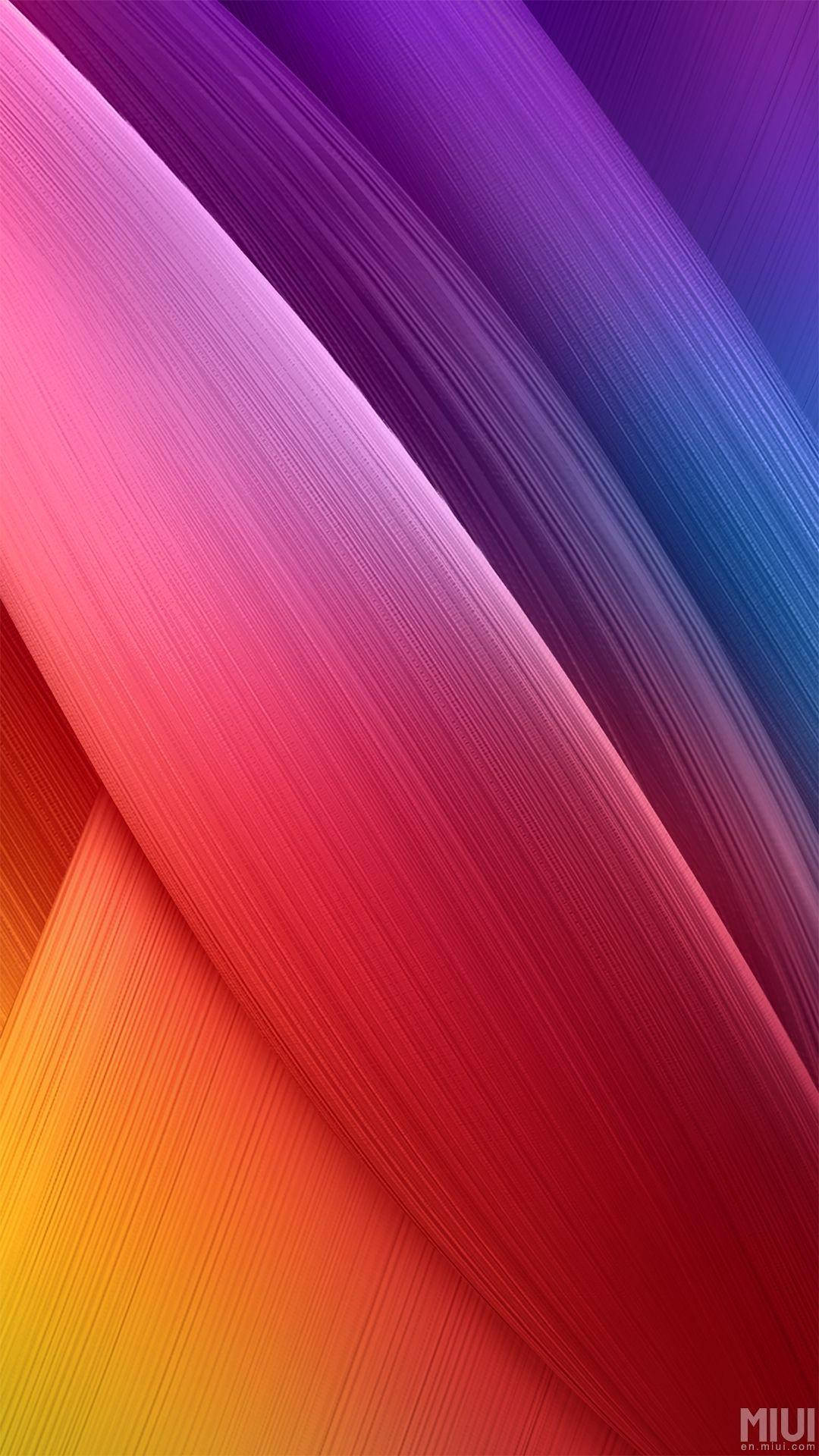 चमकीला MIUI वॉलपेपर जिसमें बैंगनी, नारंगी और लाल धारियाँ हैं वॉलपेपर