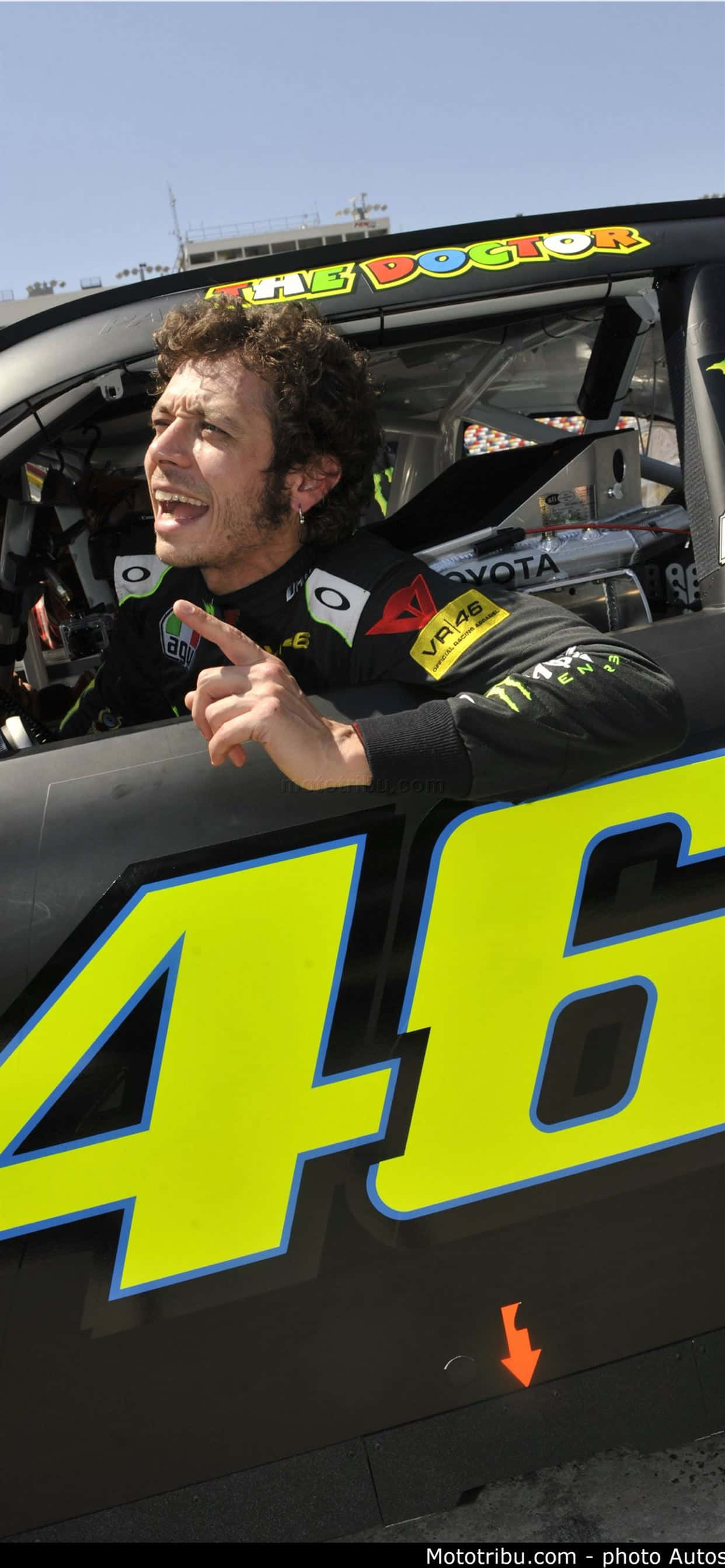 NASCAR iPhone - सबसे रोमांचक रेसिंग एक्शन आपकी उंगलियों पर वॉलपेपर