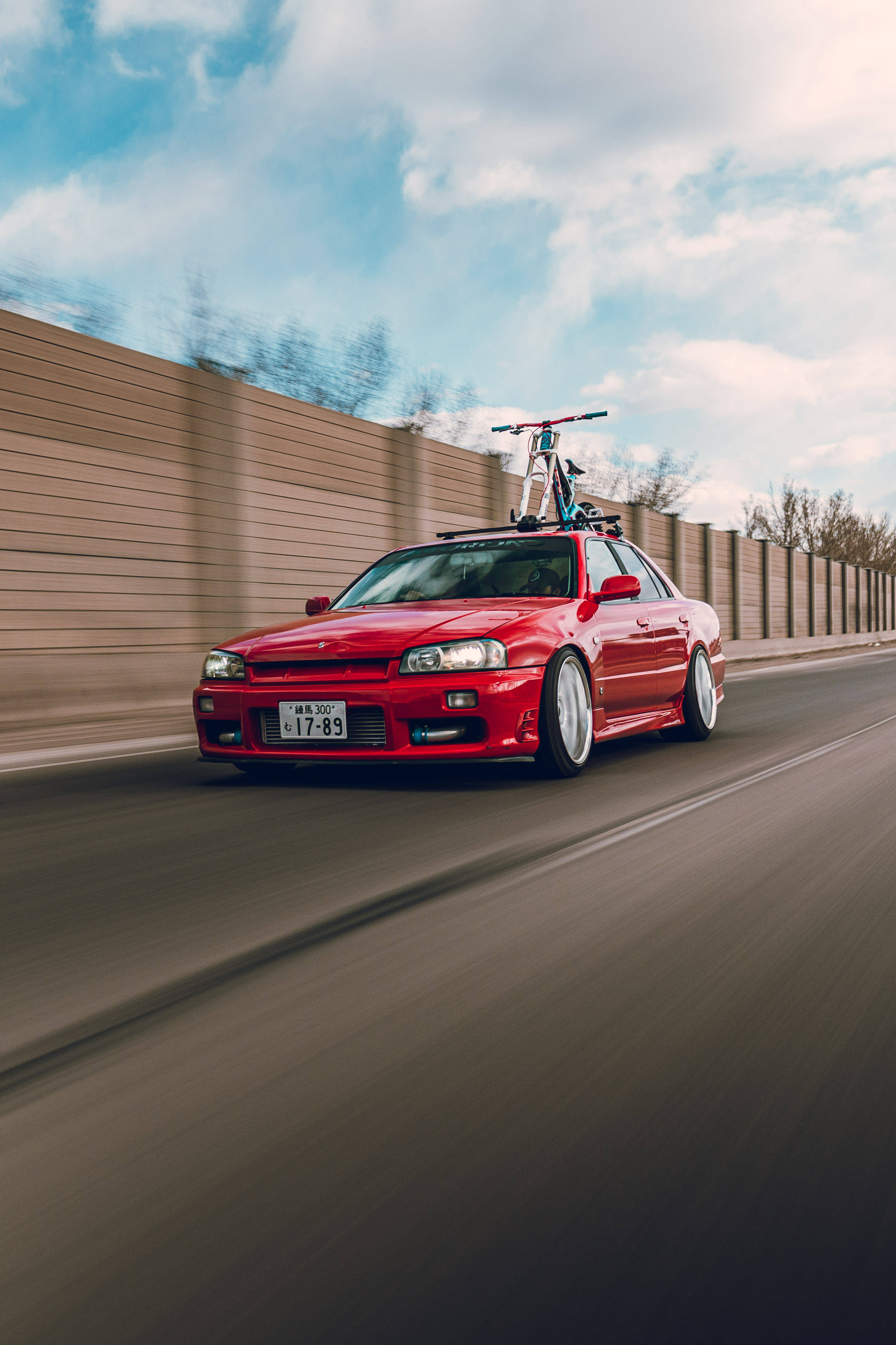 आकर्षक लाल Nissan Skyline GTR R34 वॉलपेपर