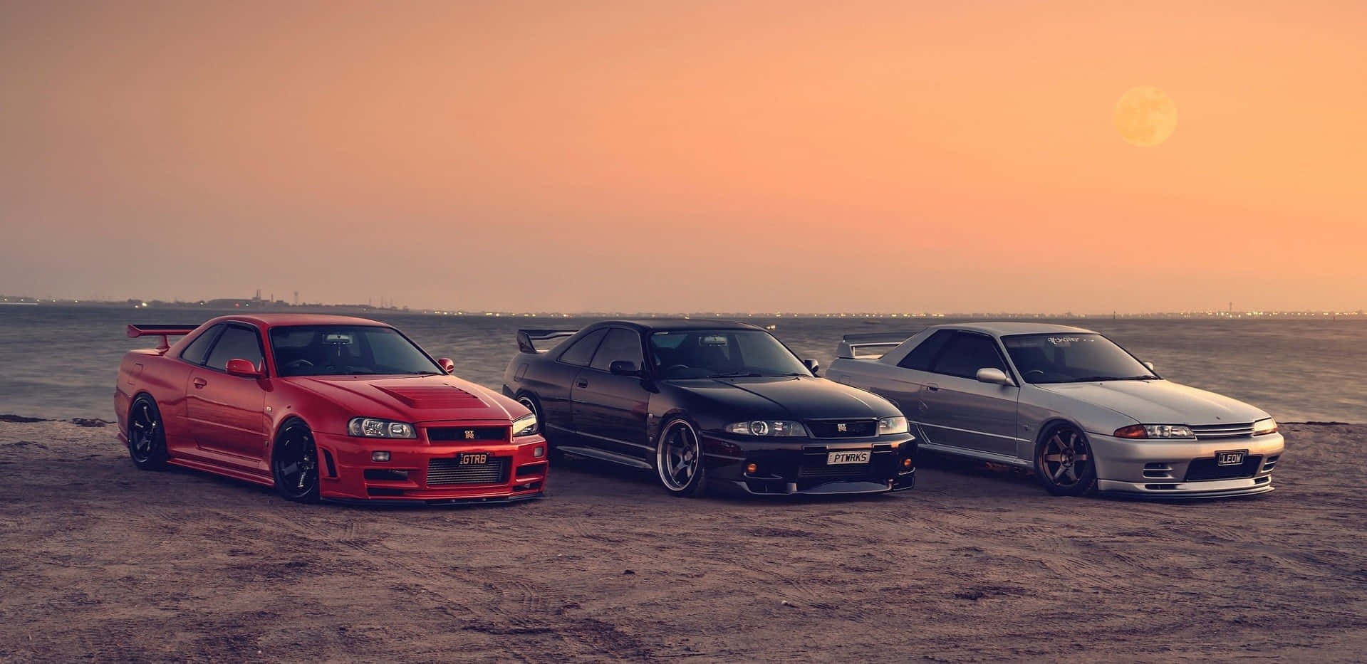 Nissan Skyline R33 GT-R अपनी चमक दिखाने की प्रतीक्षा करता हुआ वॉलपेपर