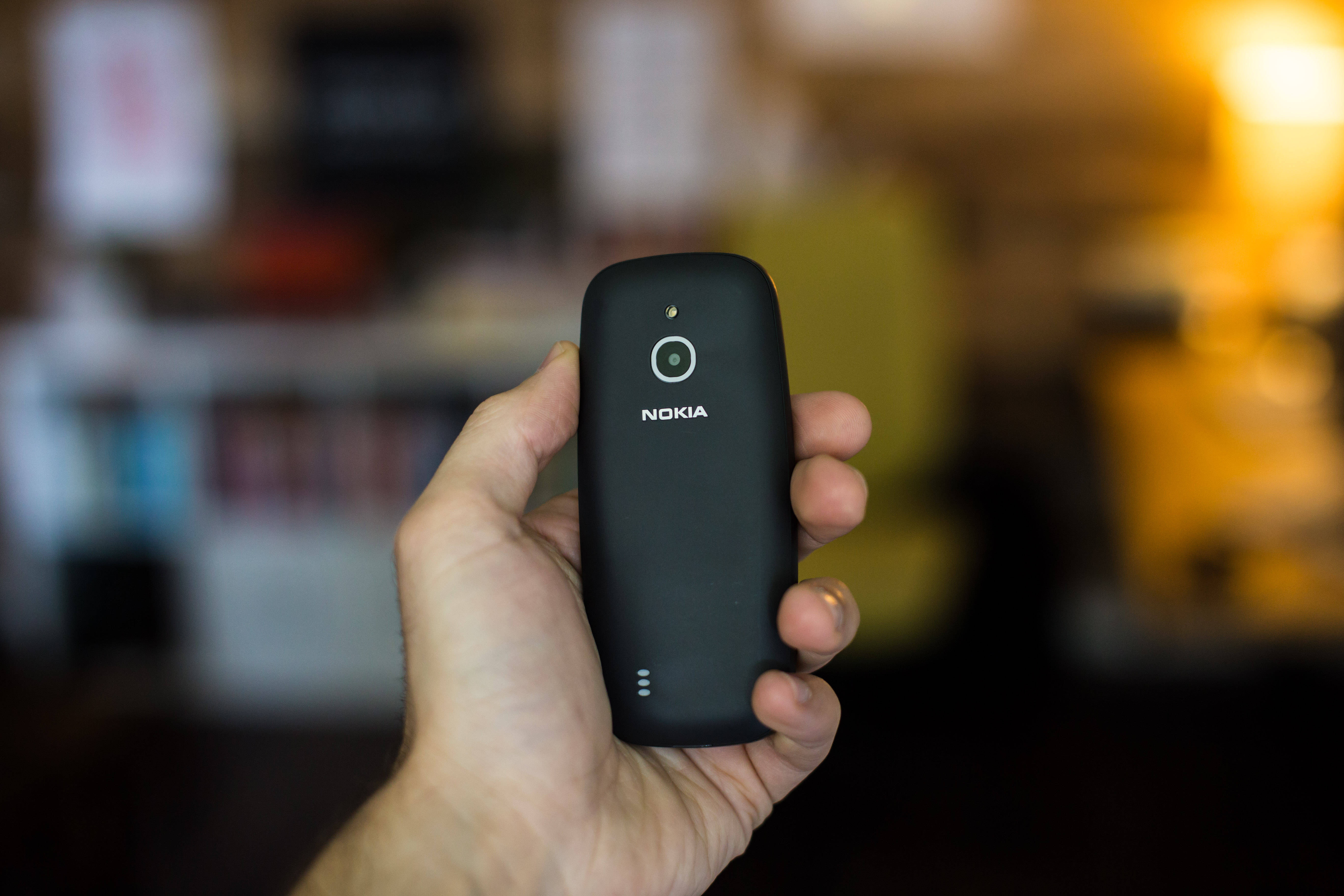 ब्लैक Nokia 3310 2017 वॉलपेपर