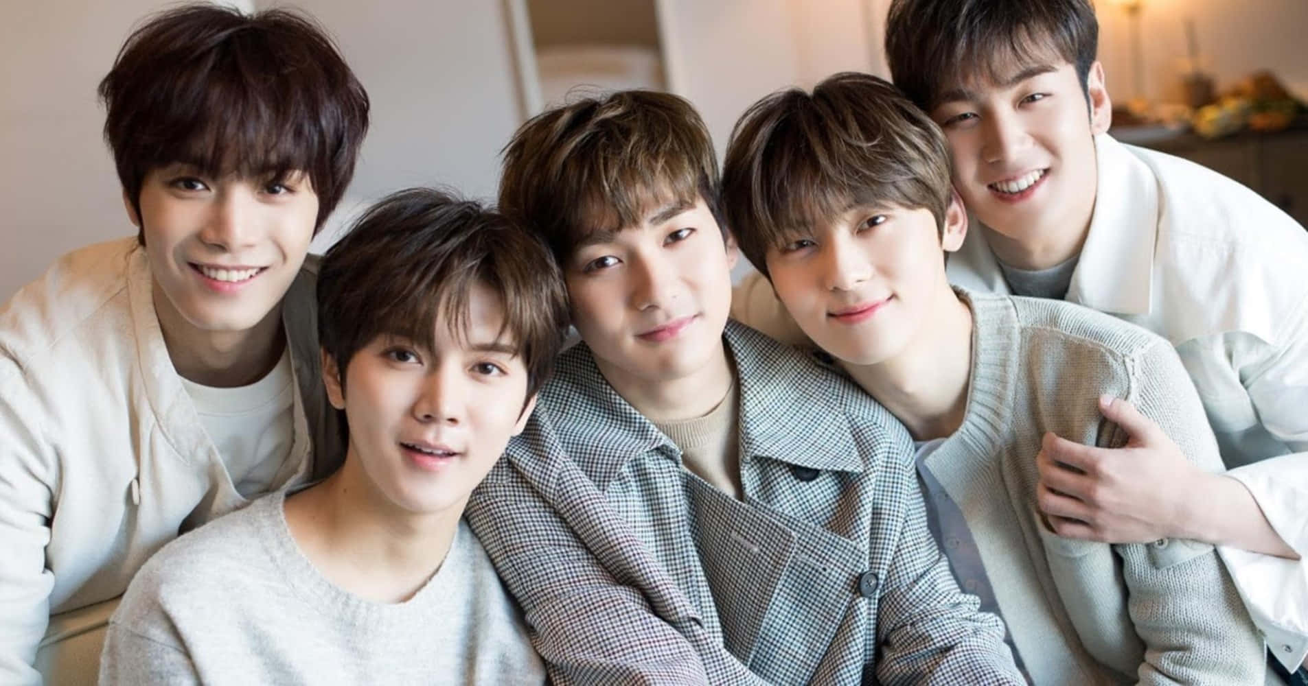 NU'EST संगीत बैंड कॉन्सर्ट में वॉलपेपर