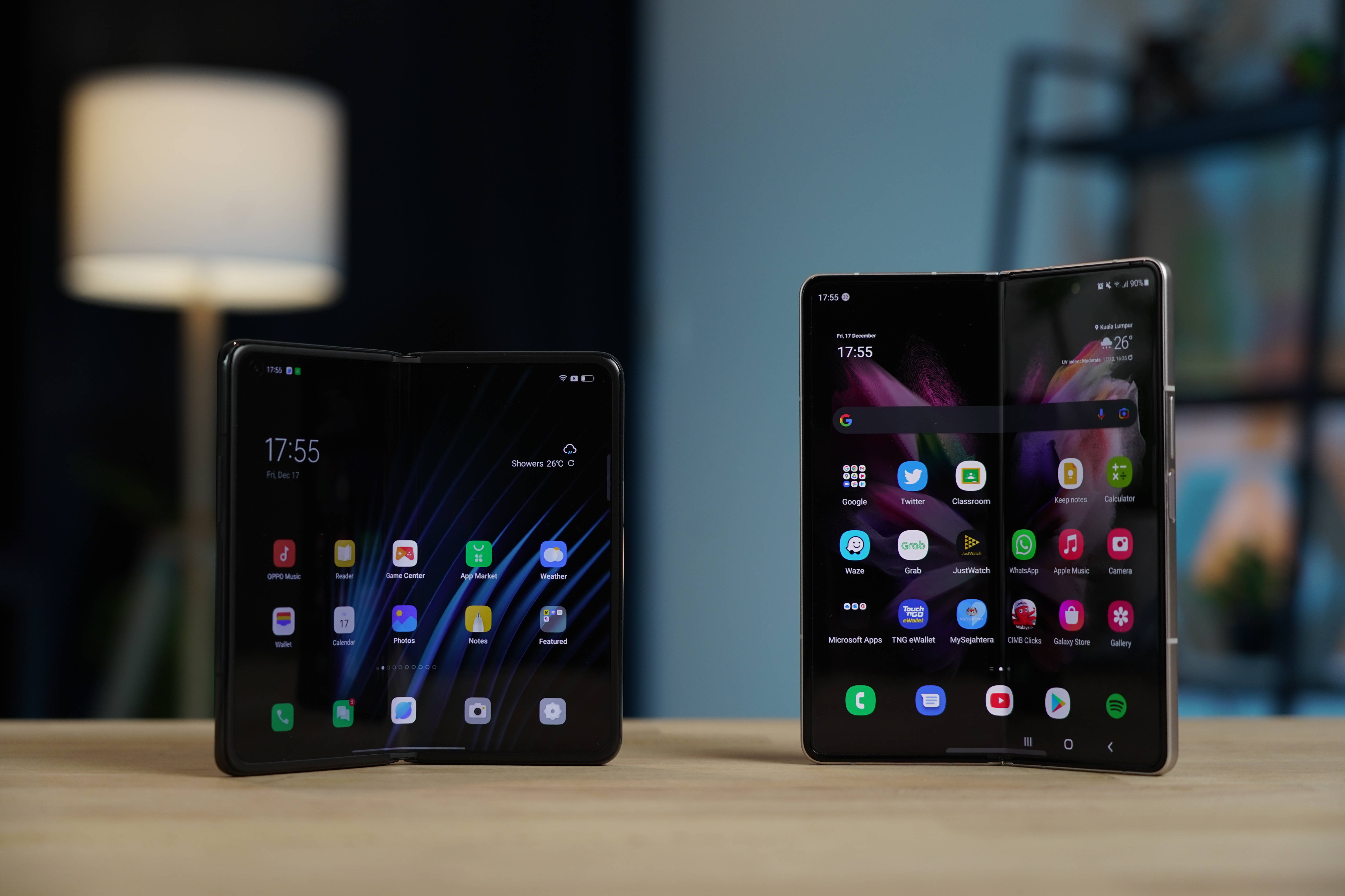 Oppo और Samsung फोल्डेबल फोन वॉलपेपर
