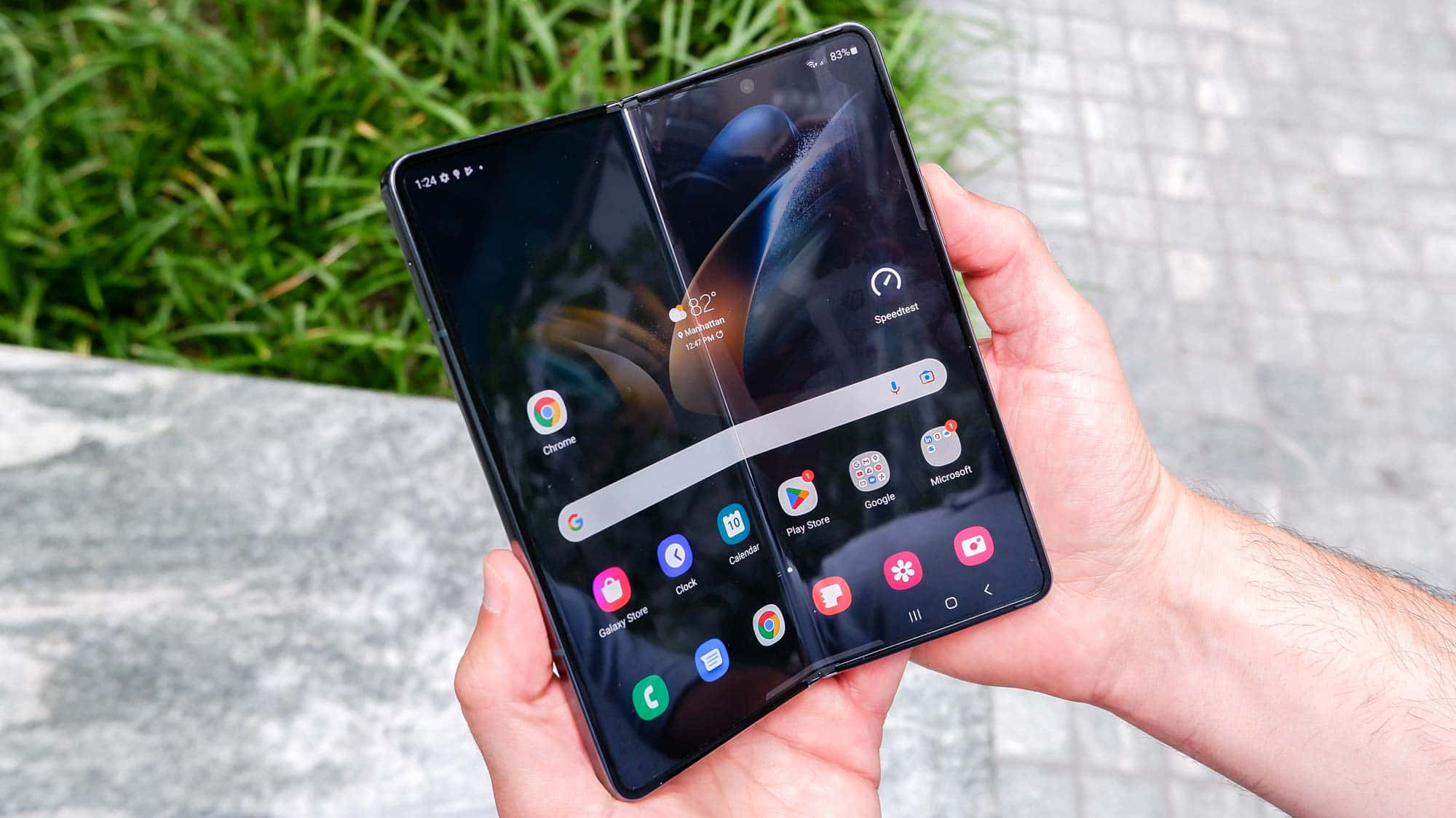 Samsung Galaxy Z Fold 4 की तस्वीर वॉलपेपर