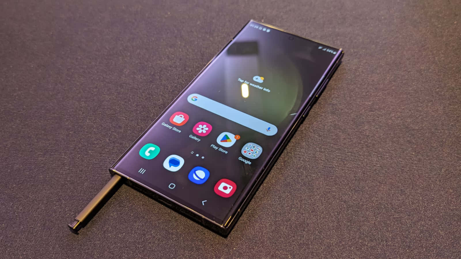 Samsung S23 अल्ट्रा S पेन के साथ प्रदर्शित वॉलपेपर