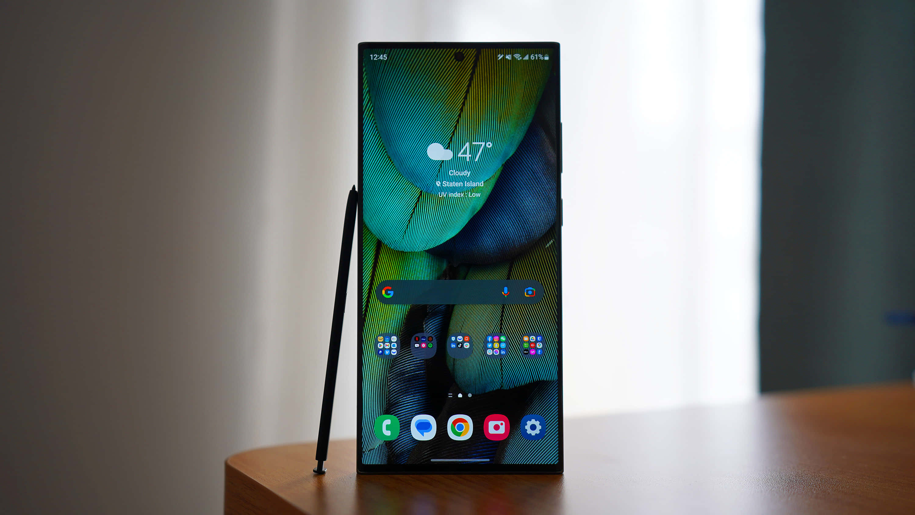 Samsung S23 अल्ट्रा S पेन के साथ प्रदर्शित वॉलपेपर