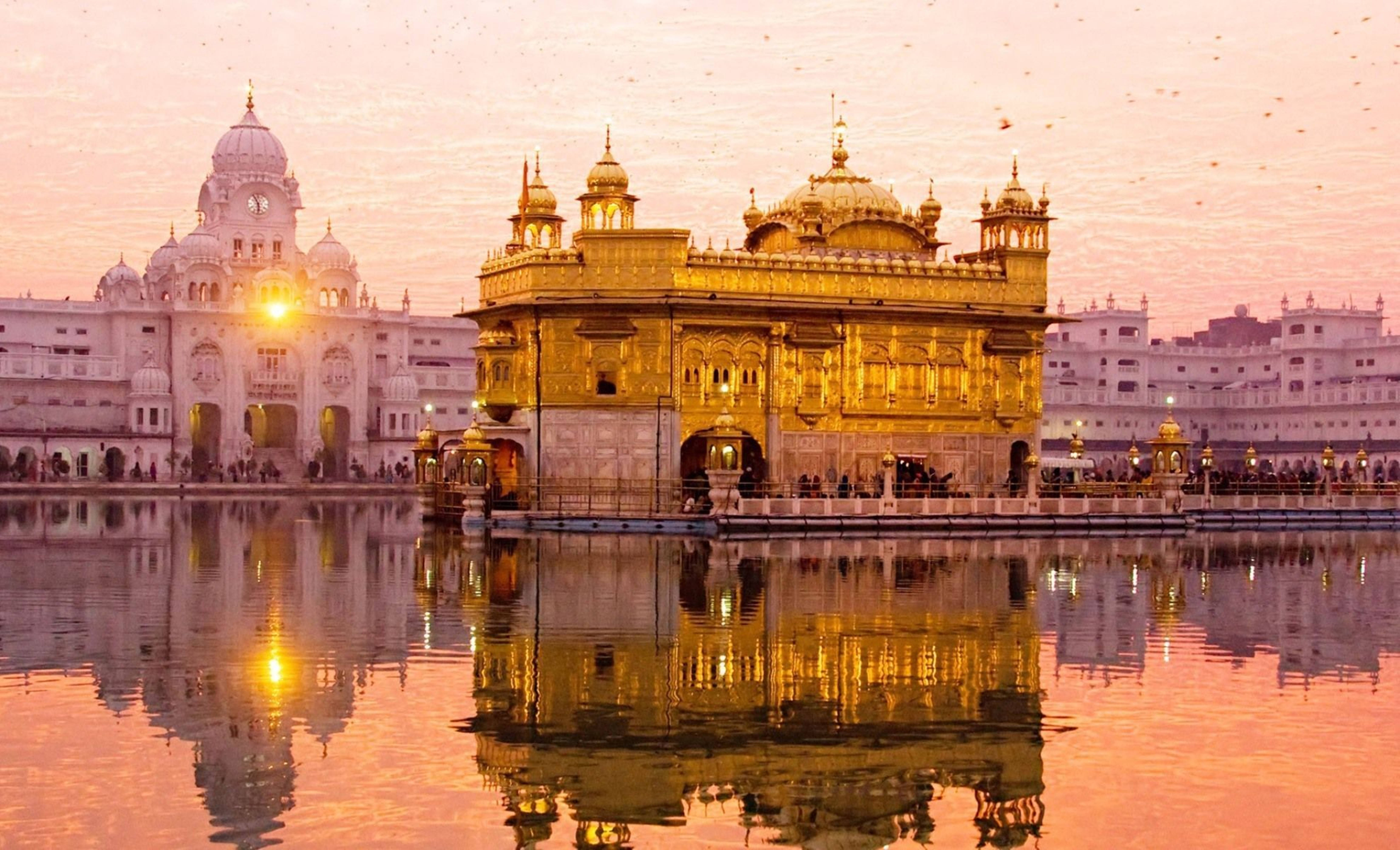 अमृतसर के स्वर्ण मंदिर में सूर्यास्त HD वॉलपेपर
