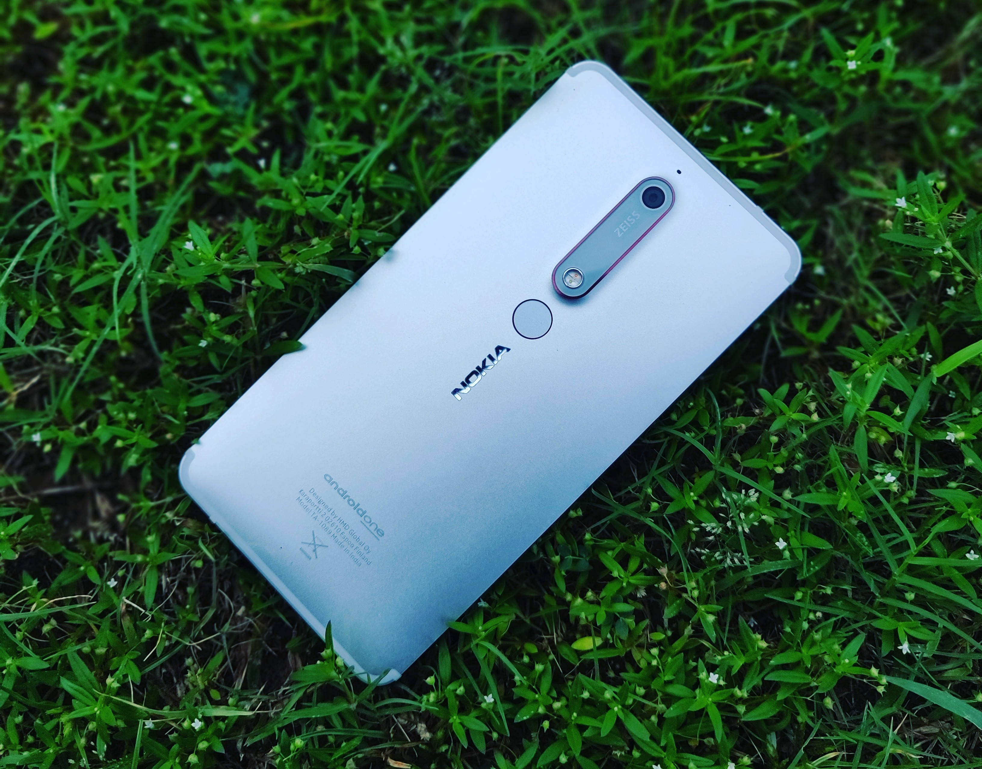 आयरन ब्लू Nokia 6.1 पिछला भाग वॉलपेपर