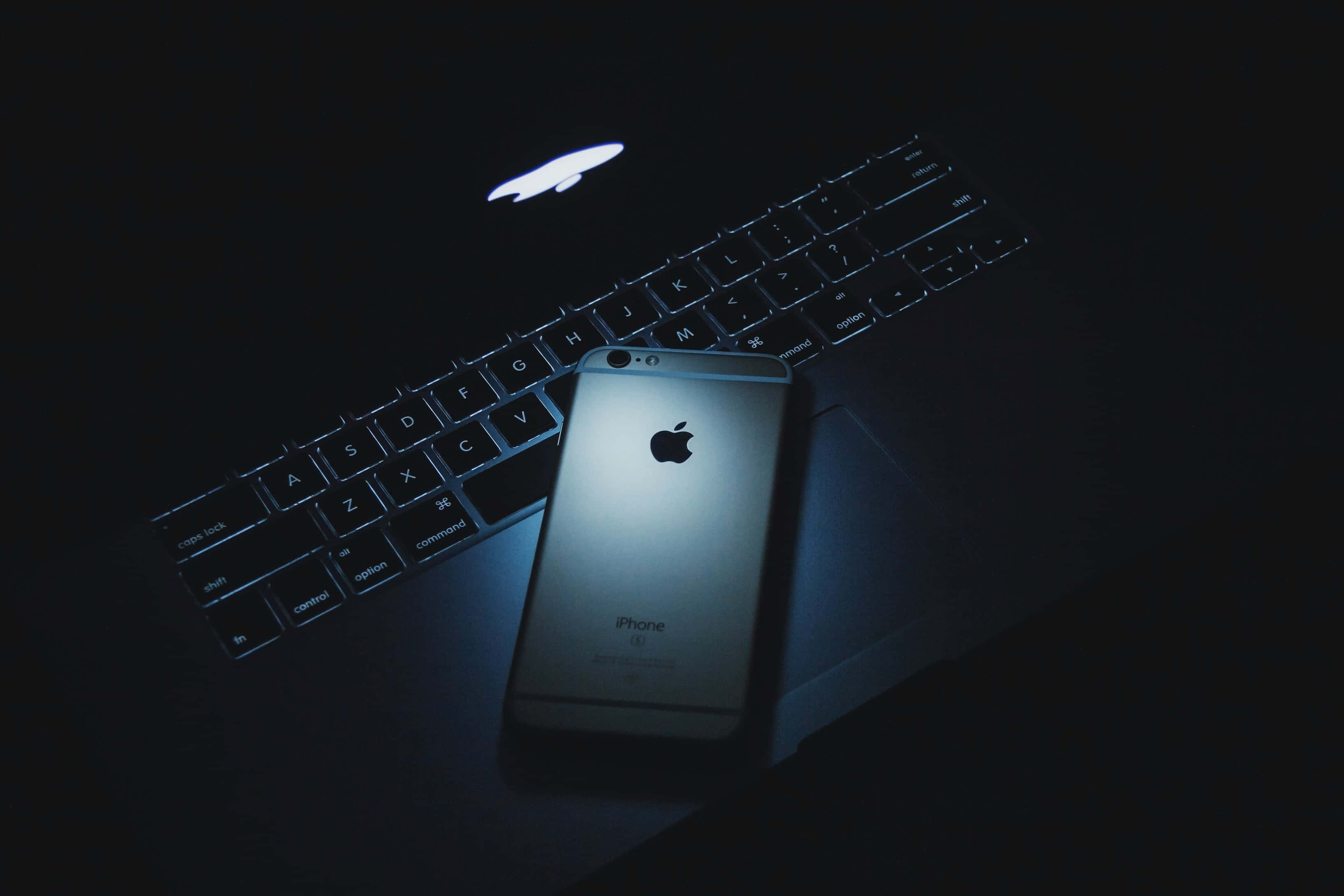 आरामदायक MacBook अनुभव का आनंद लें वॉलपेपर